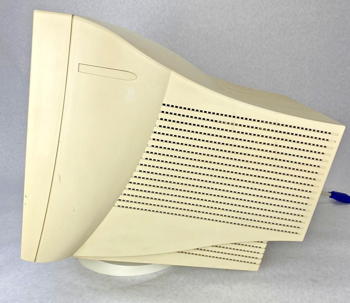 Vintage Gateway 2000 EV700 1280x1024 CRT Monitor w/ White Veil Left Margin