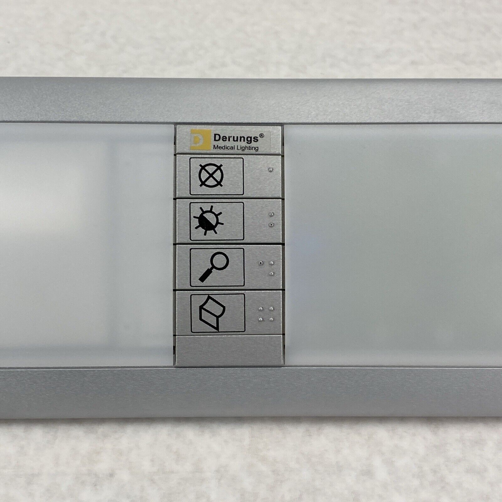 Derungs Medical Lighting amadea Control VF1 Wall Light w/ Outlets and Utilities