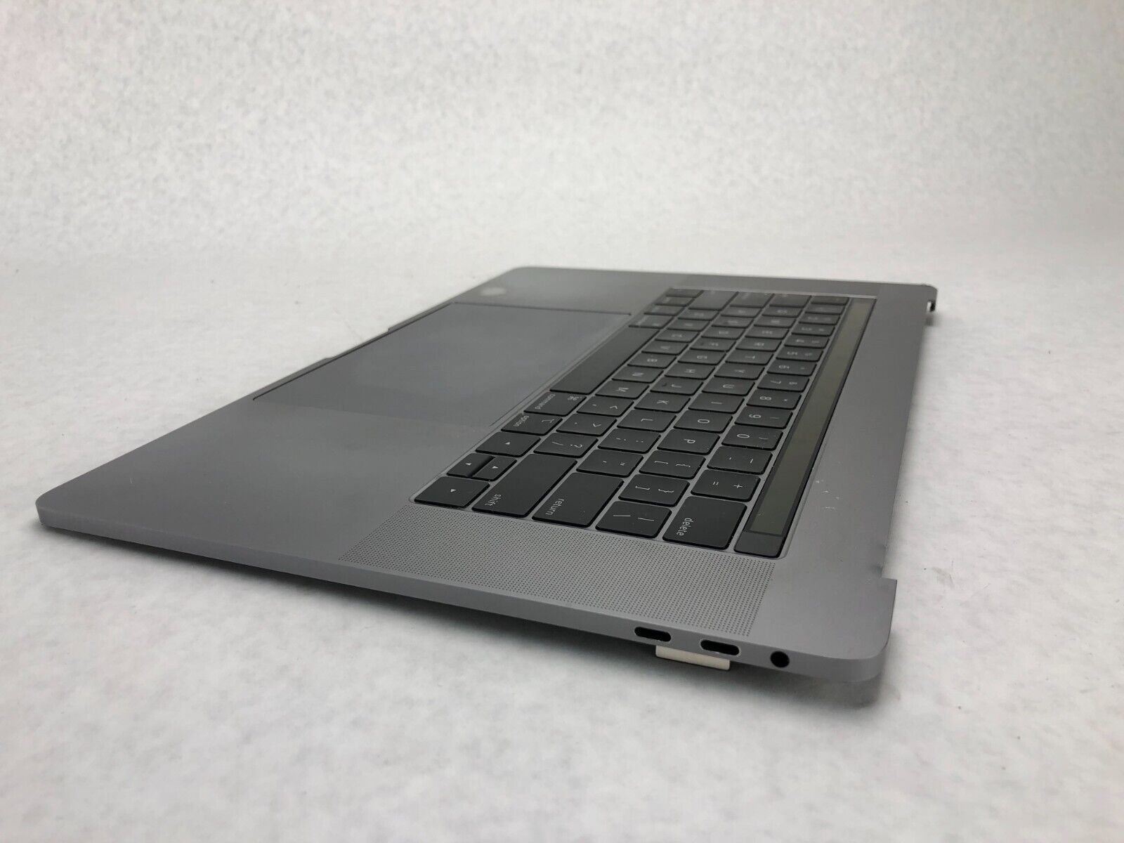 Apple Macbook Pro 15" A1990 Silver Top Palm Rest Trackpad Assembly