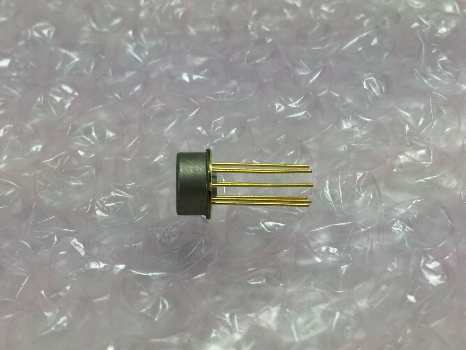 710CE Integrated Circuit Gold Pin  NOS