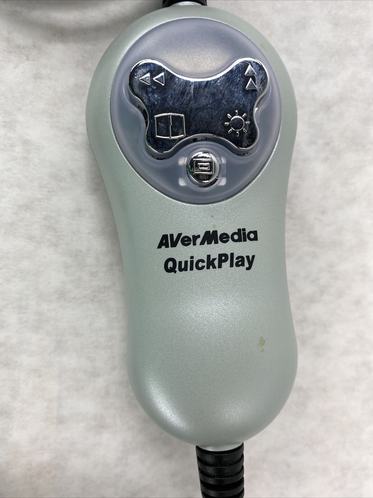 AVerMedia QuickPlay PC VGA Dsub to TV S-Video RCA Converter UNTESTED