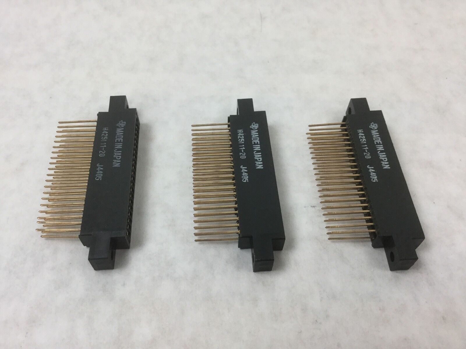 Texas H425111-20 Connector Receptacle, (Lot of 3)