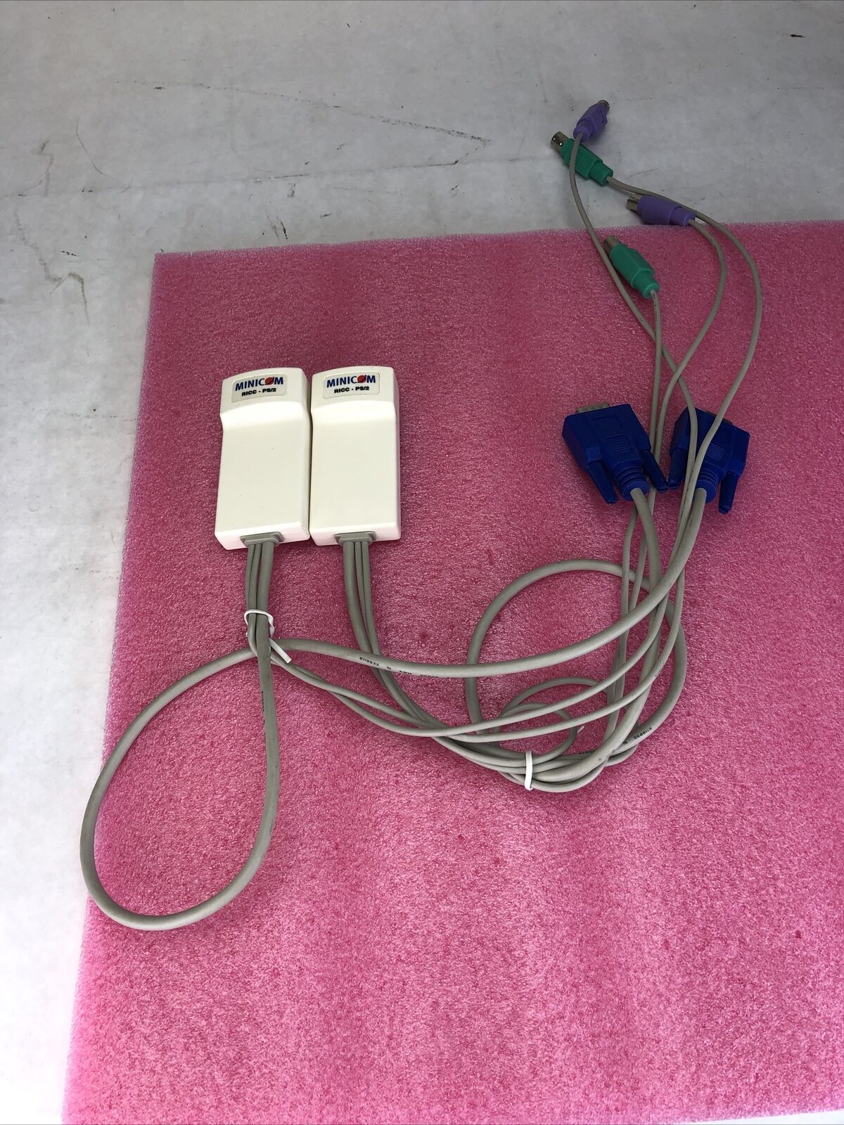 Lot of 2 Minicom 1SU51019 RICC-PS/2 VGA Network Cable KVM Switch Extender Remote