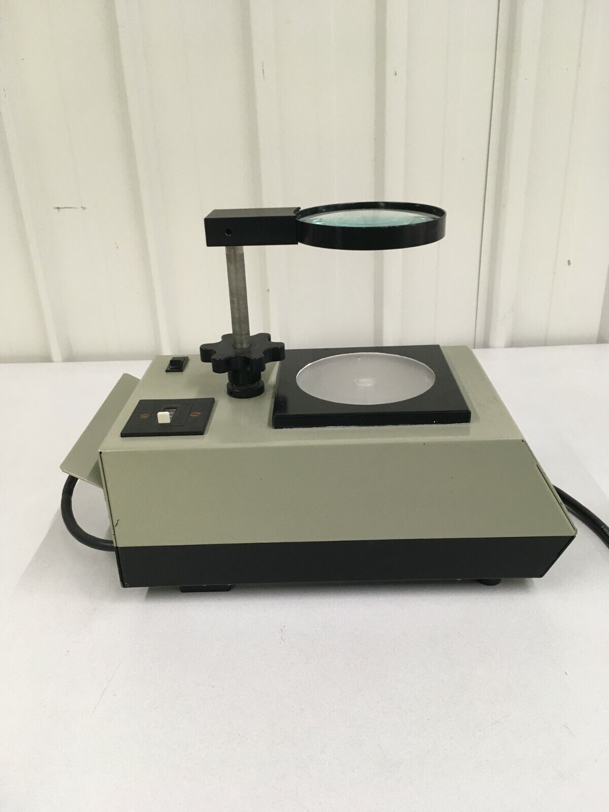 Fisher 133-8002 Accu-lite Illuminated Benchtop Magnifying Colony Counter