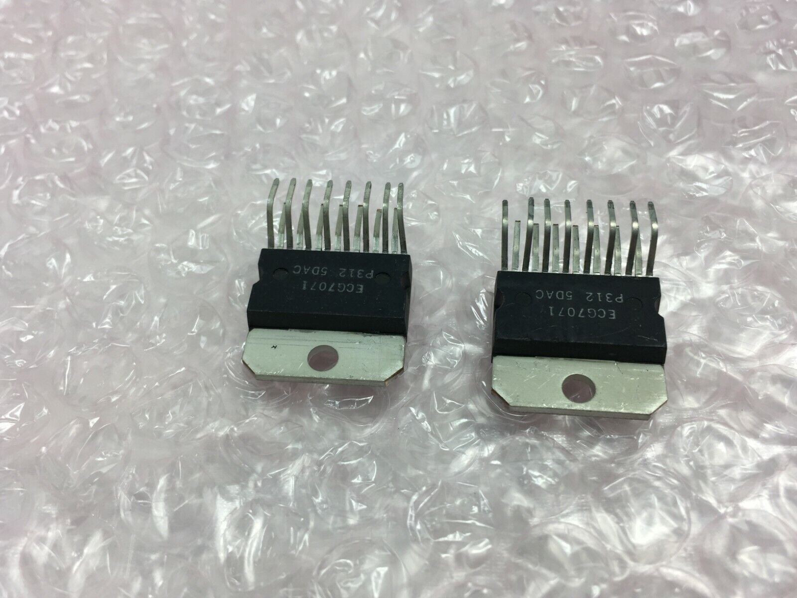 Sylvania ECG7071  Integrated Circuits   Lot of 2  NOS
