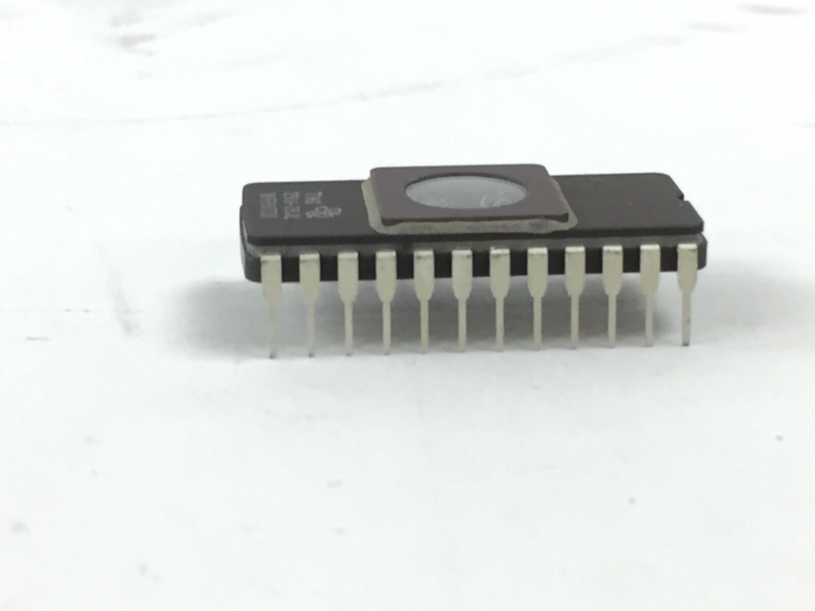TEXAS INSTRUMENTS TMS2516JL-35 CPU Eprom Ceramic IC 24 Pin
