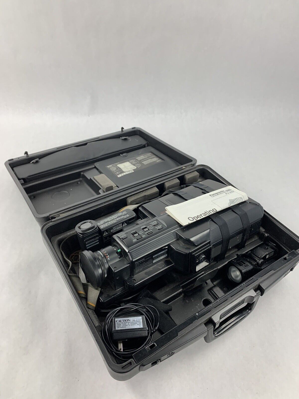 Panasonic AG-170 PRO LINE AF PIEZO VHS Video Camera with carrier case
