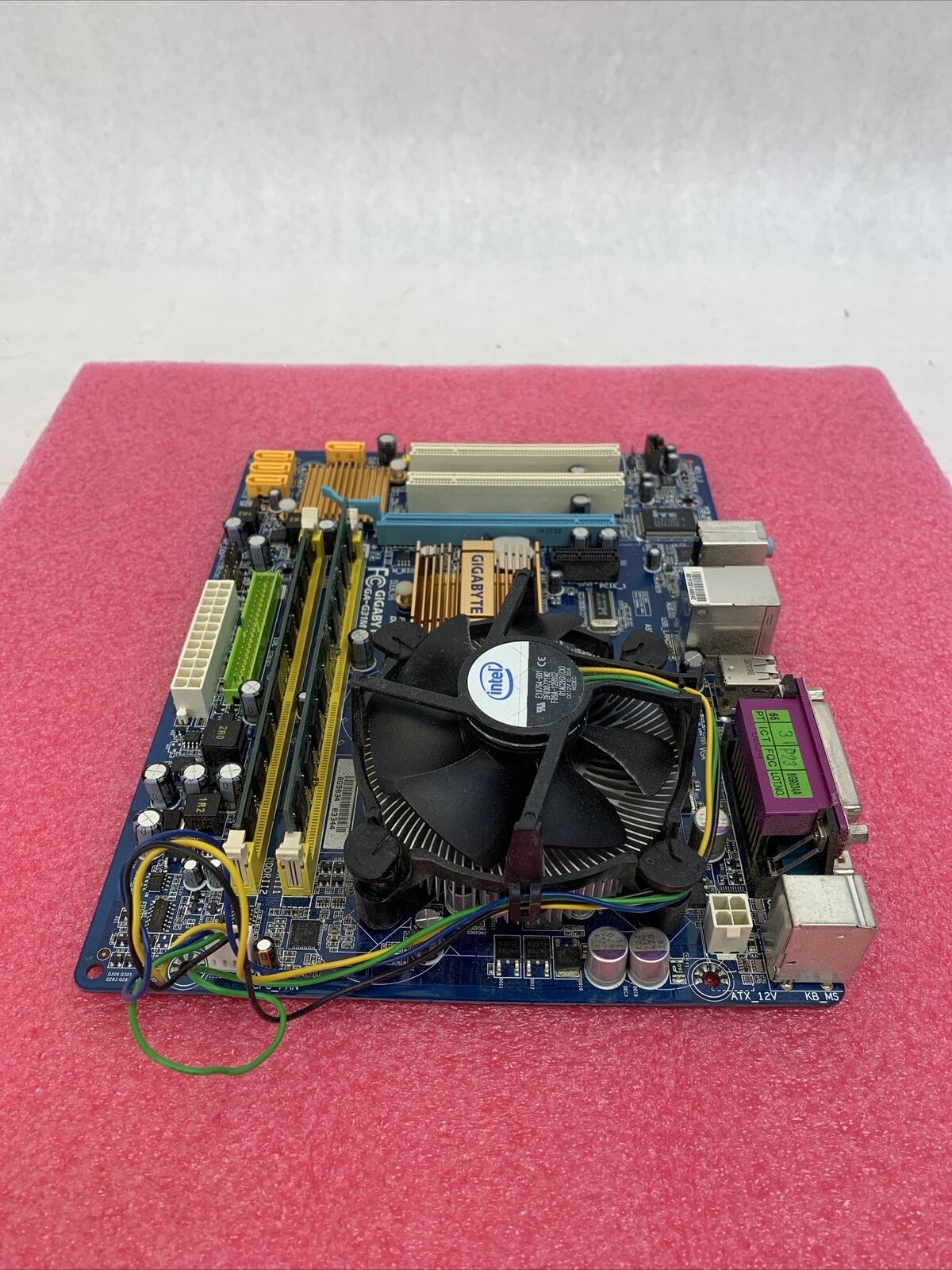 Gigabyte G31M-ES2L Motherboard AMD 2 Quad Q9650 3GHz 4GB RAM