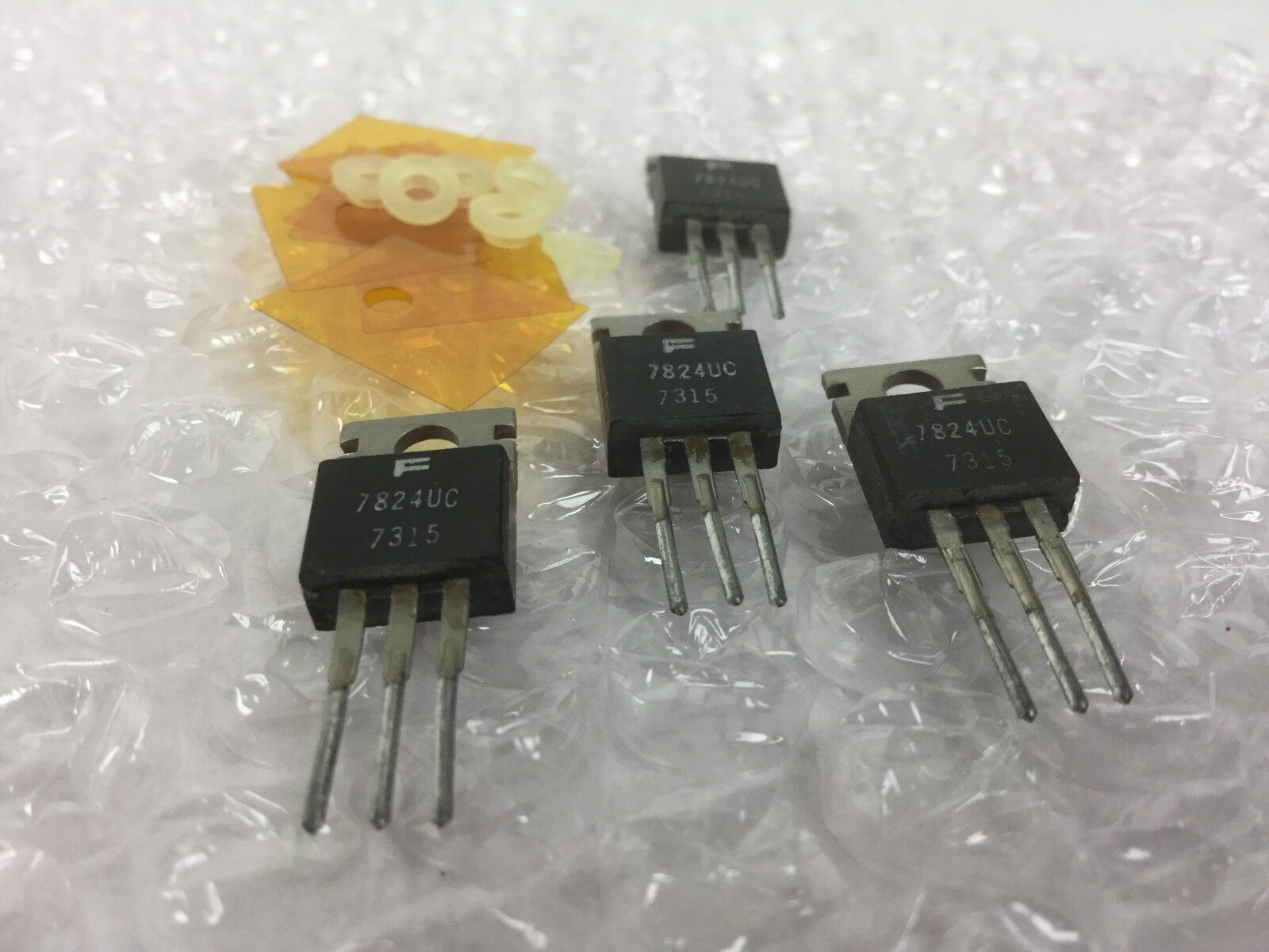 NEW FAIRCHILD 7824UC Voltage Regulator, 7315, Lot of 4, NEW