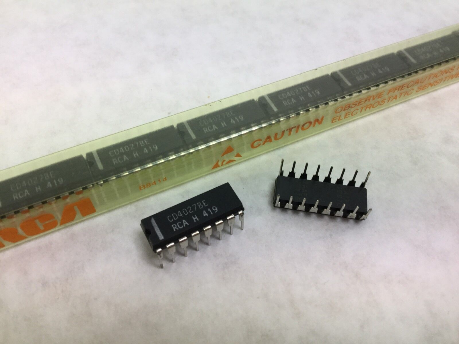 Genuine RCA CD4027BE  Integrated Circuit  16 Pin Dip  Lot of 21