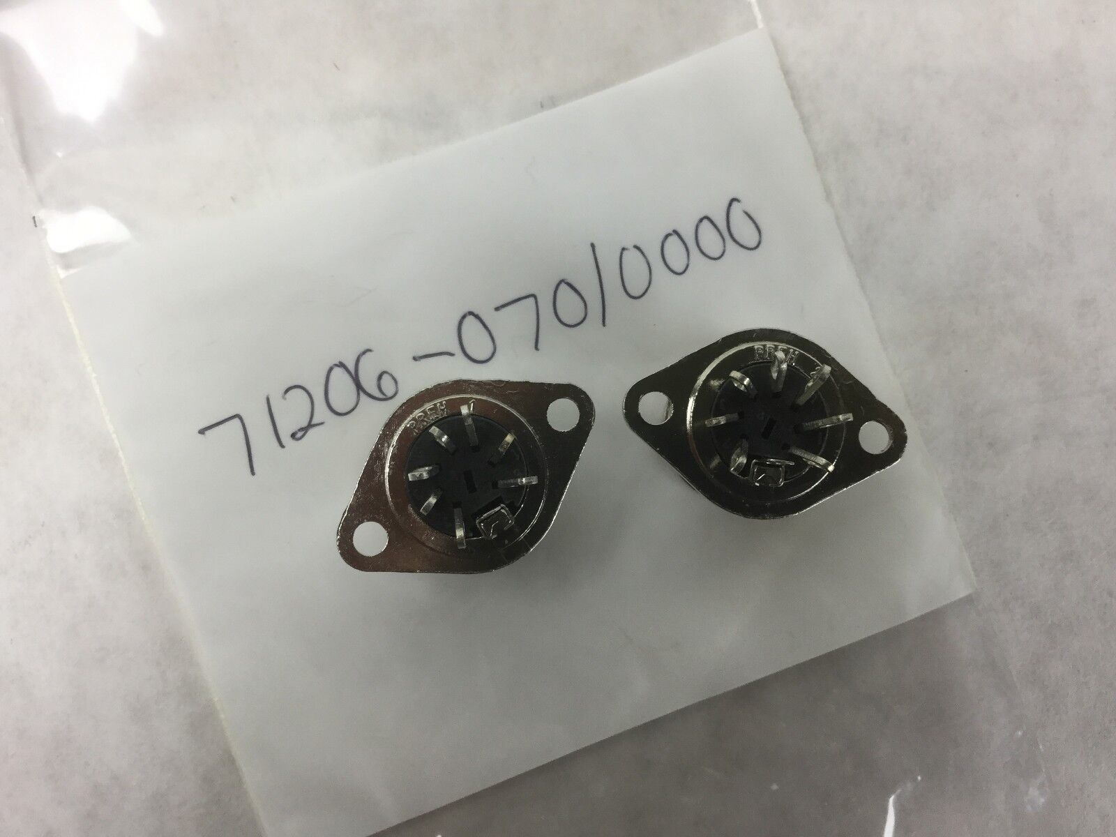 PREH 71206-070-0000, LKG PANEL MNT REC FE, Lot of 2