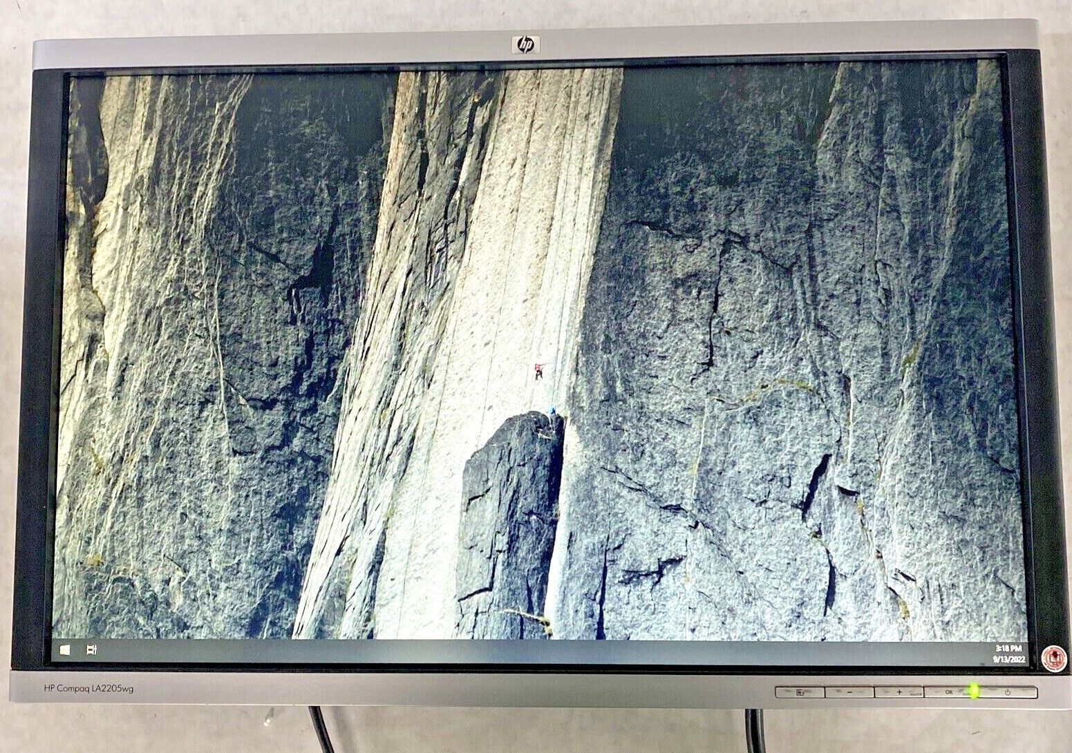 HP Compaq LA2205WG 22" 1680x1050 16:10 TFT LCD Monitors ONLY Grade B Lot of 2