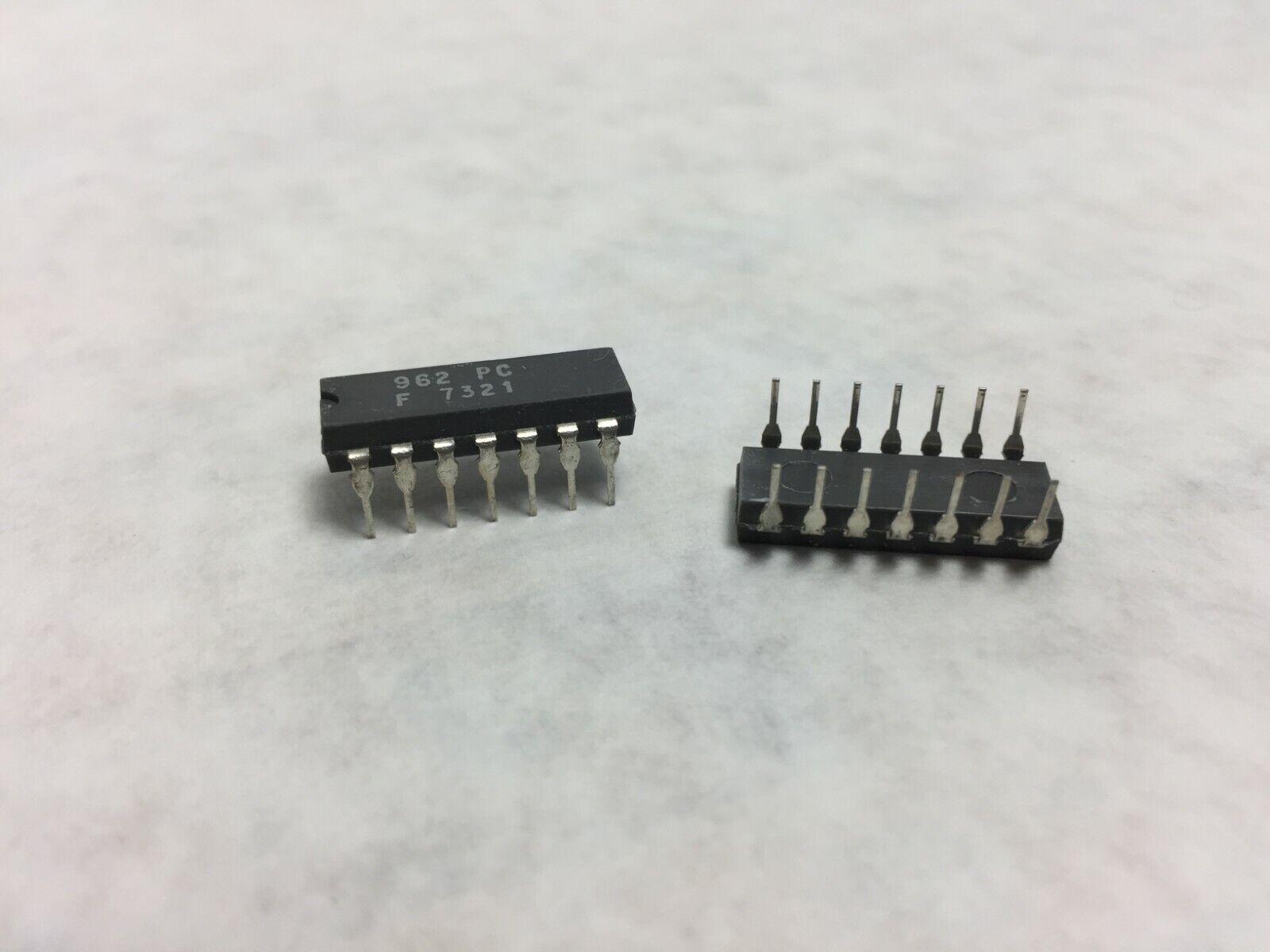 Fairchild 962 PC Integrated Circuit  Lot of 7 NOS