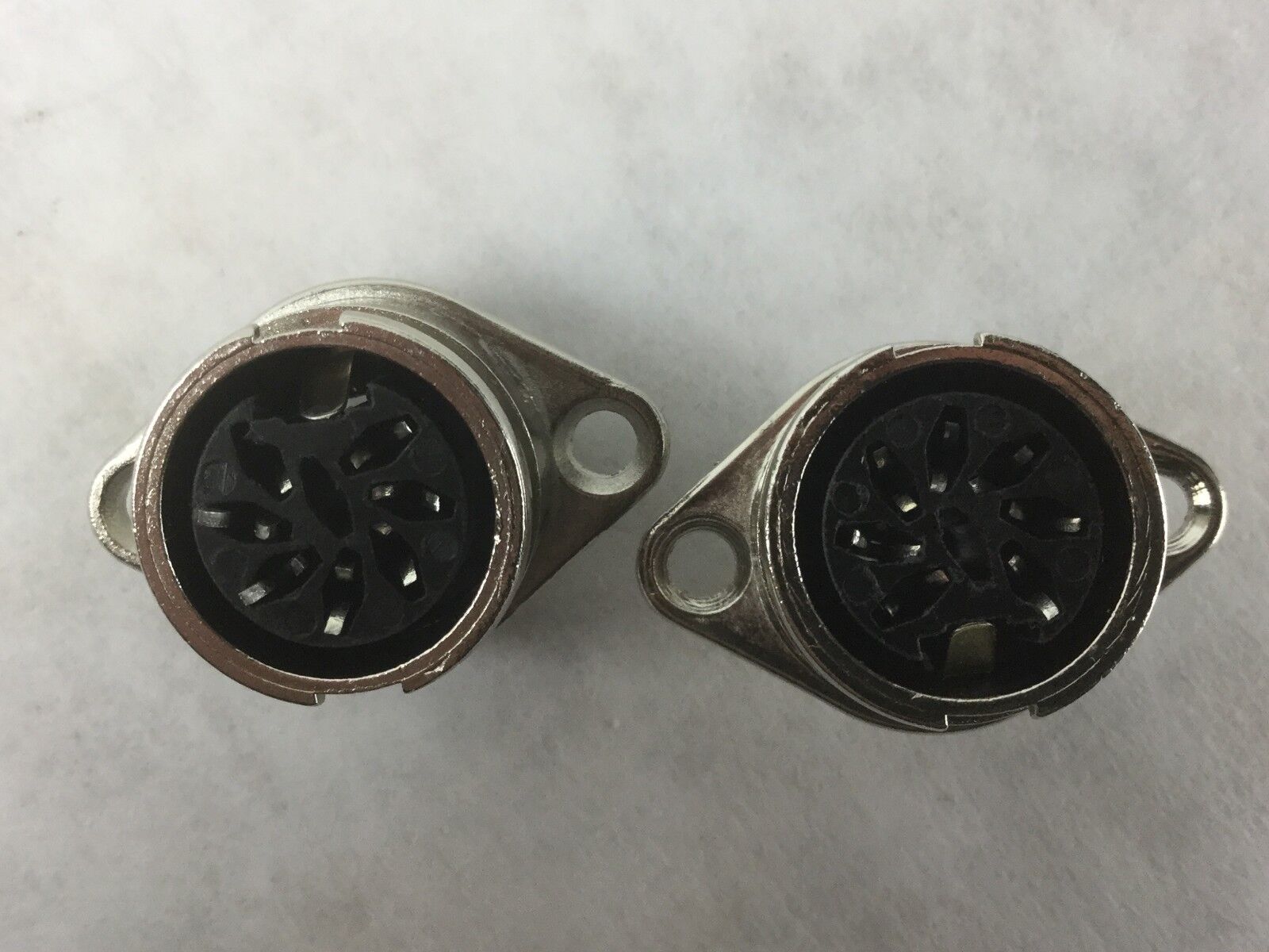 PREH 71206-070-0000, LKG PANEL MNT REC FE, Lot of 2