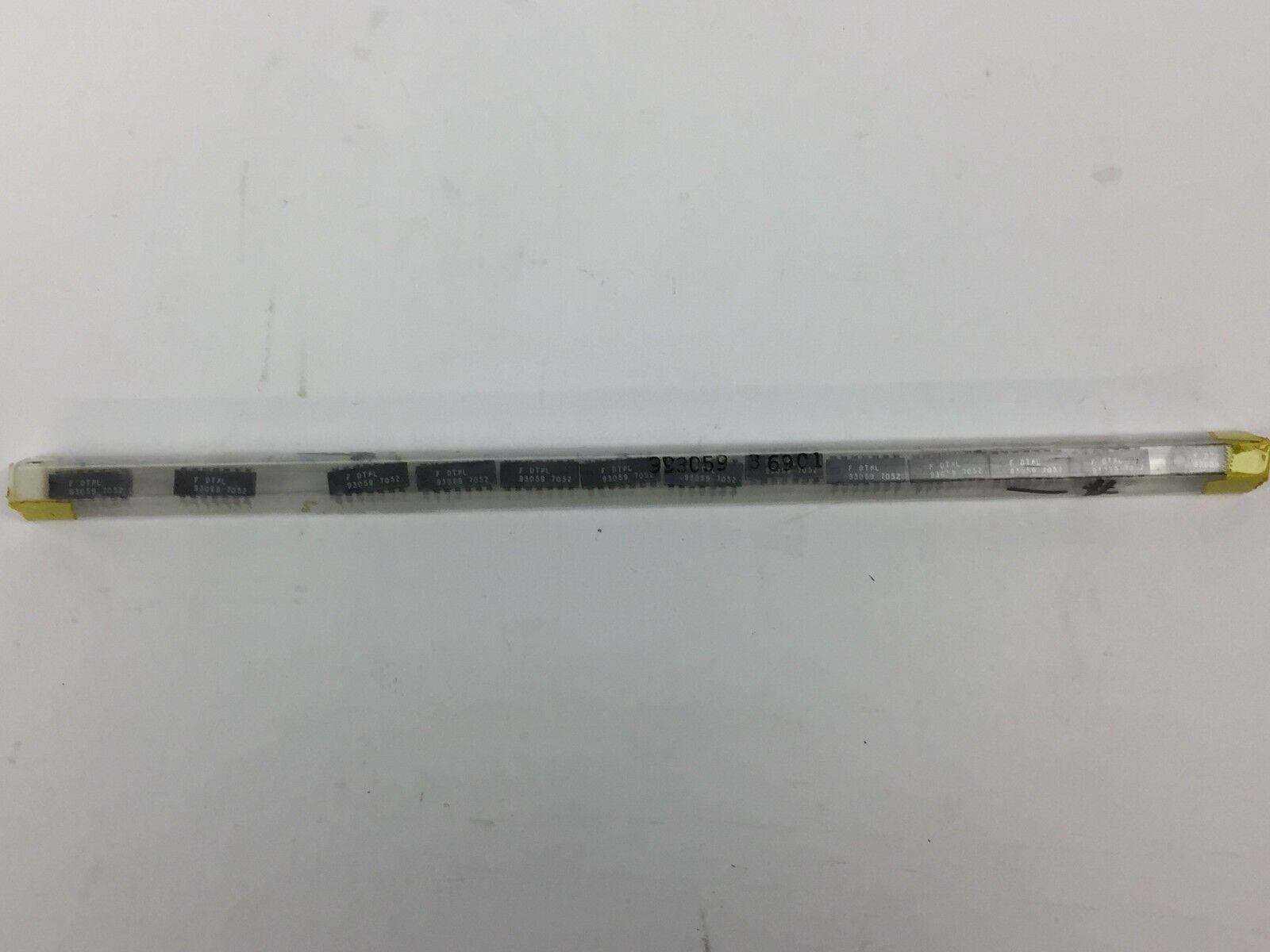 Unbranded F DTPL 93056 7052 14-Pin DIP Lot of 13