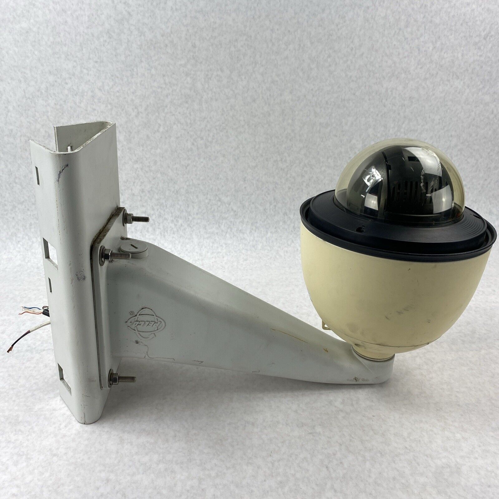 Samsung SCP-2273HN Digital Color Camera w/ Pelco PA402 Mount IWM-GY