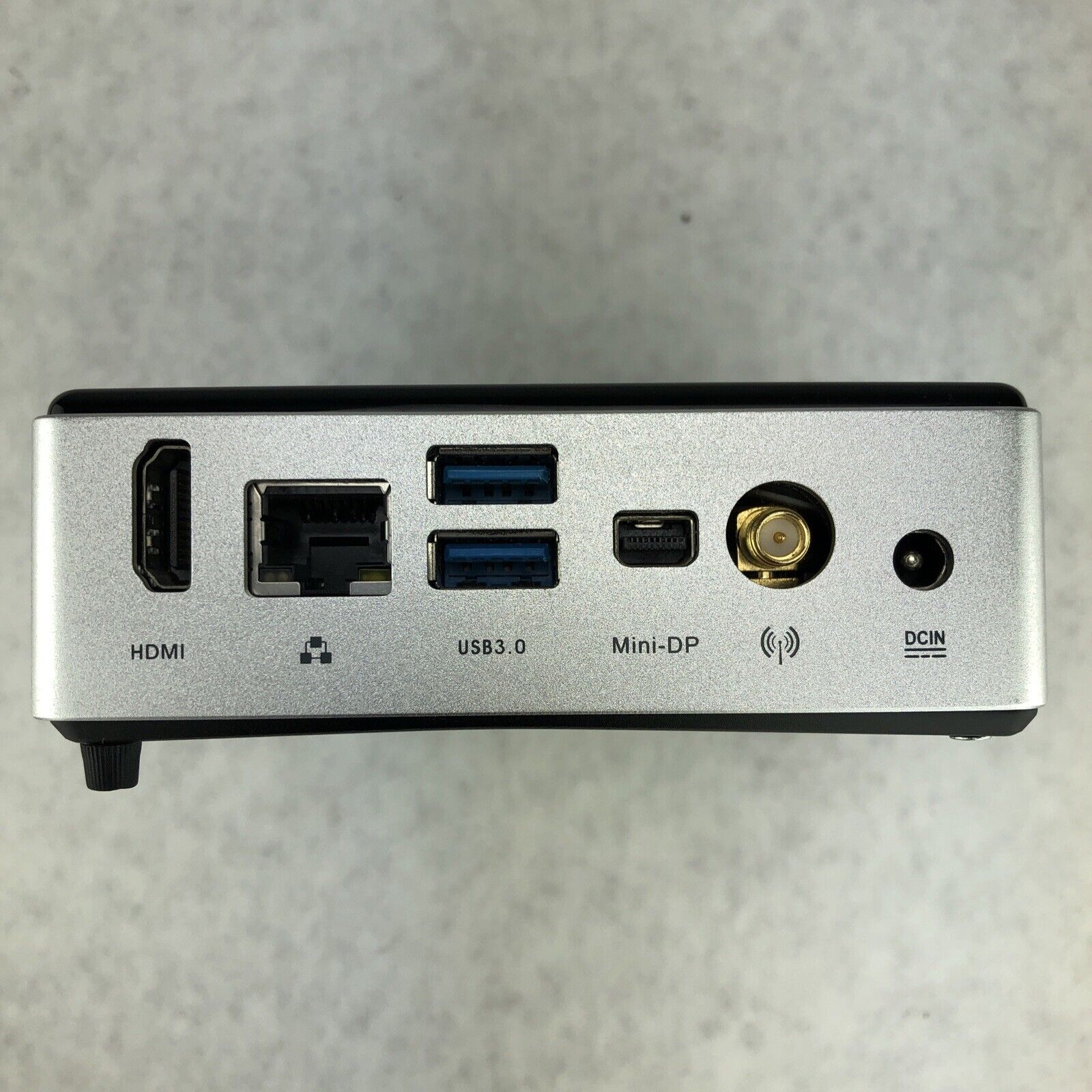 ZOTAC ZBOX-MI521NXS-U Mini i3-4030U 1.90GHz 4GB RAM WiFi No SSD No AC Adapter