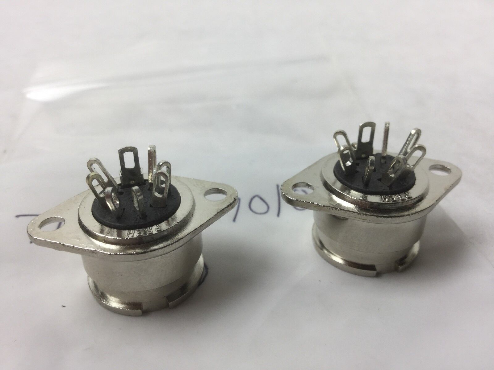 PREH 71206-070-0000, LKG PANEL MNT REC FE, Lot of 2