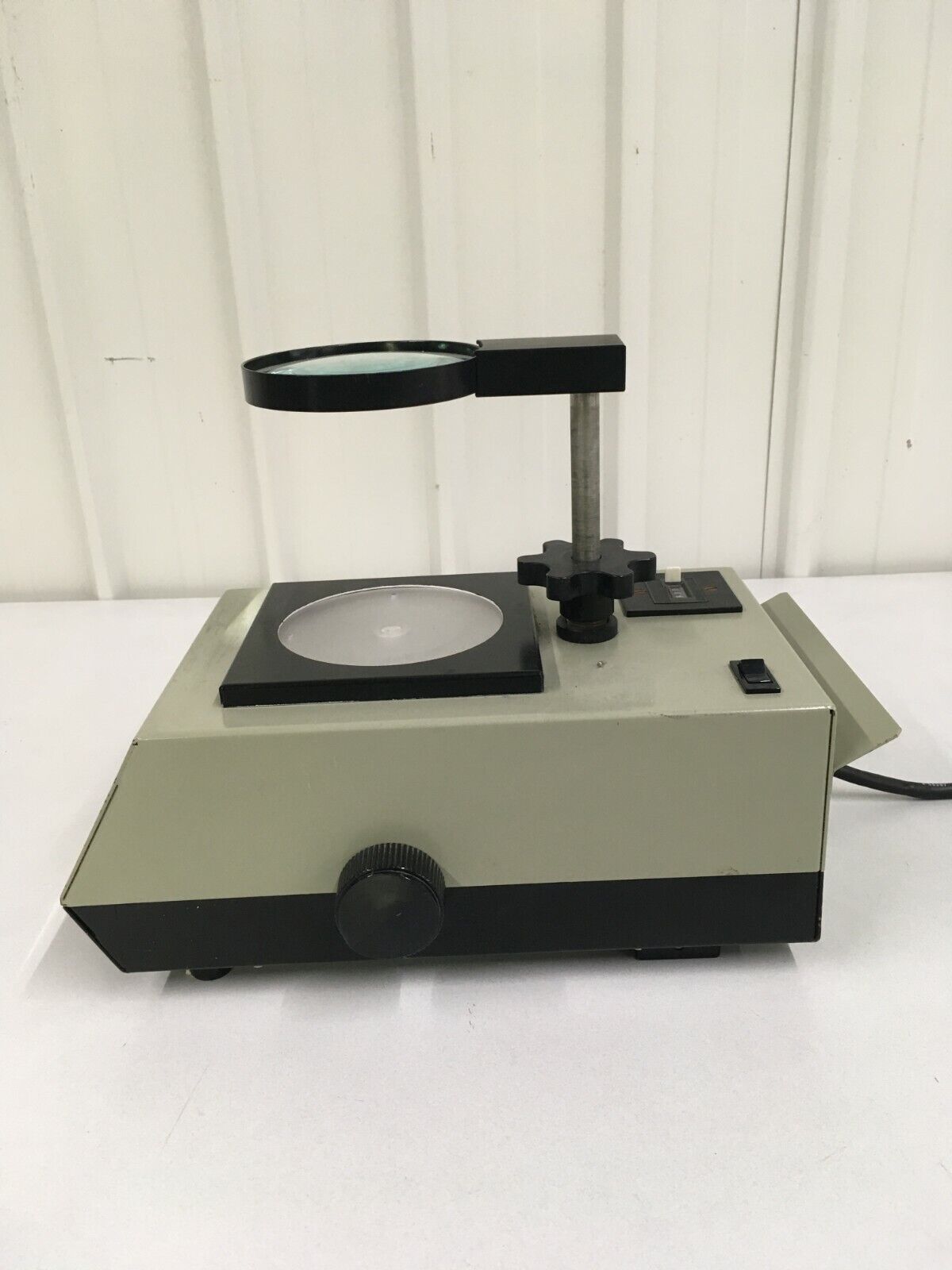 Fisher 133-8002 Accu-lite Illuminated Benchtop Magnifying Colony Counter
