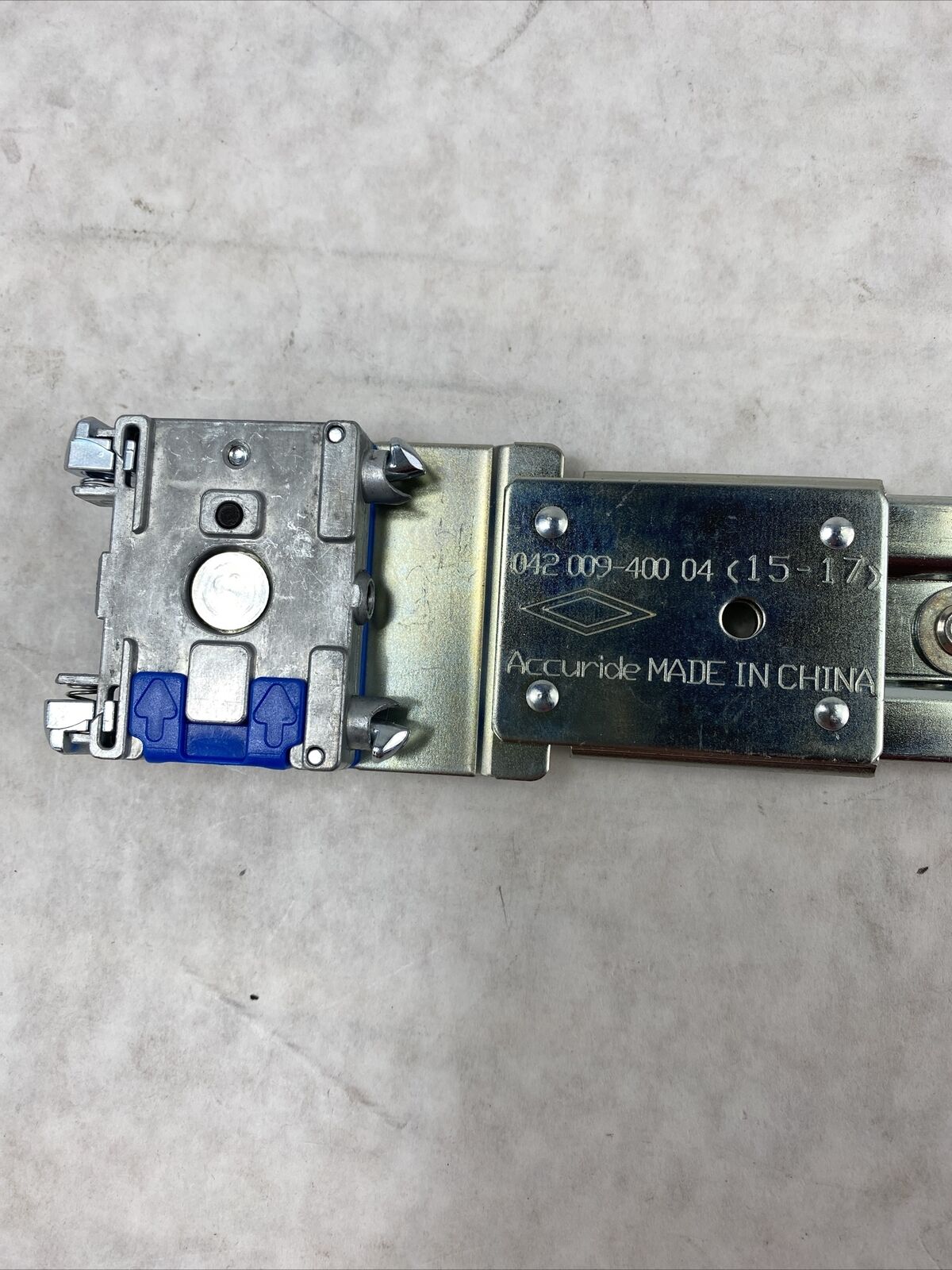 EMC 042-009-400 GEN5 Accuride 1U rail --RIGHT side RAIL ONLY