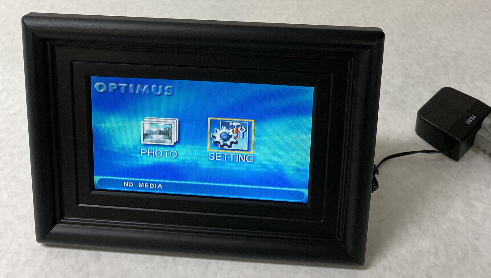 Optimus 16-235 7” Digital Photo Frame POWERS ON