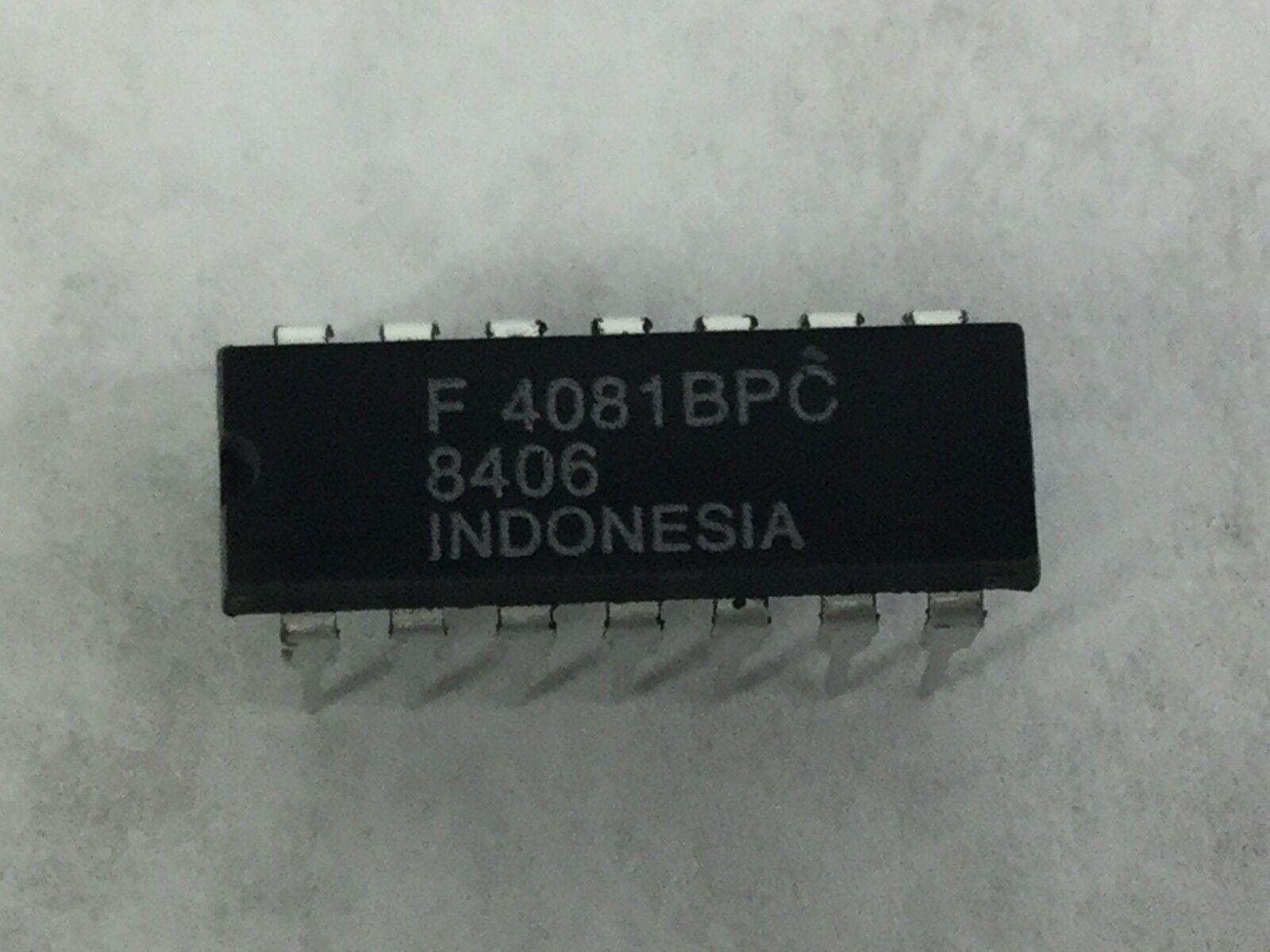 Fairchild 4081BPC  Integrated Circuit  14 Pin  Lot of 20