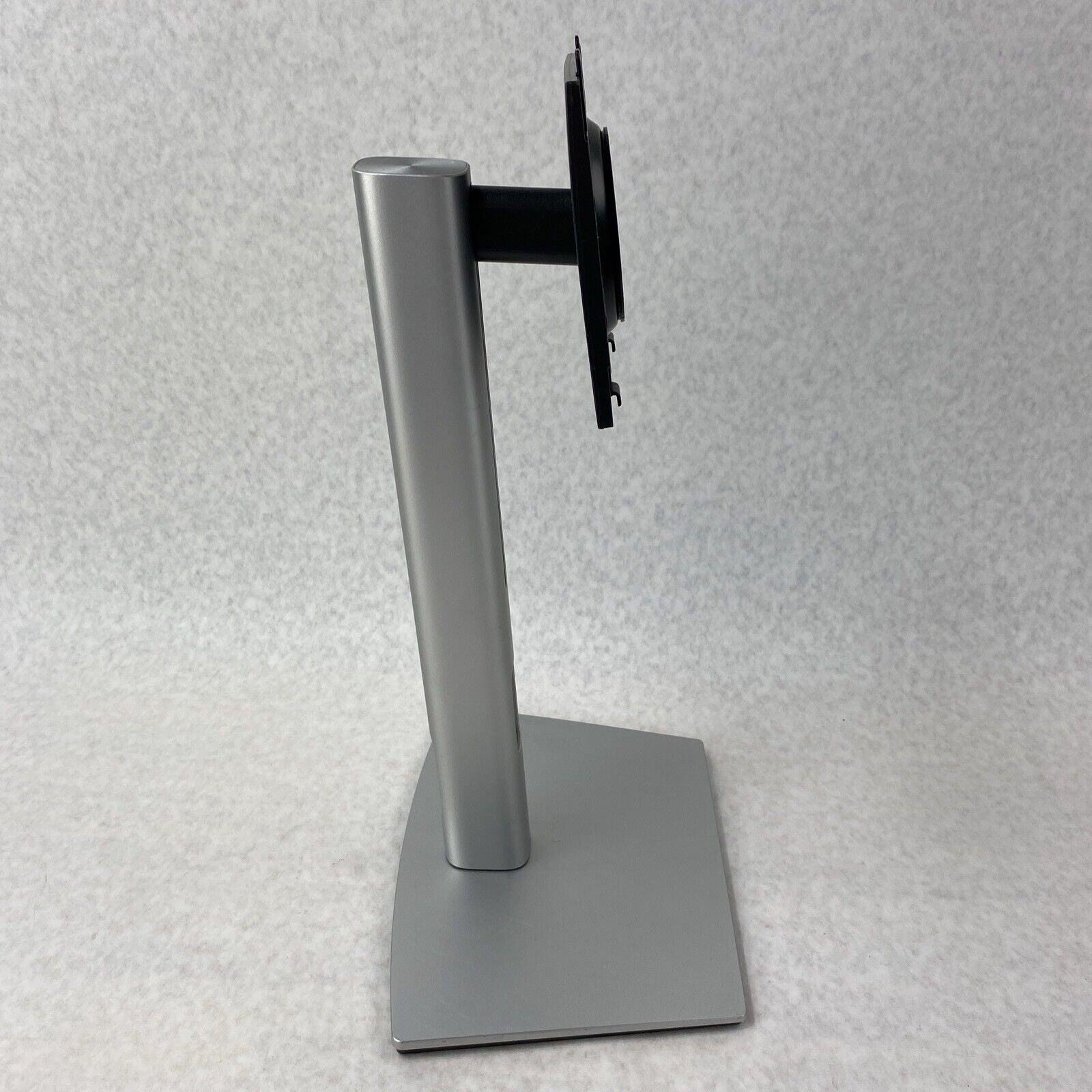 Dell YR74X Rorate & Tilt Adjustable Monitor Stand 3MN4M