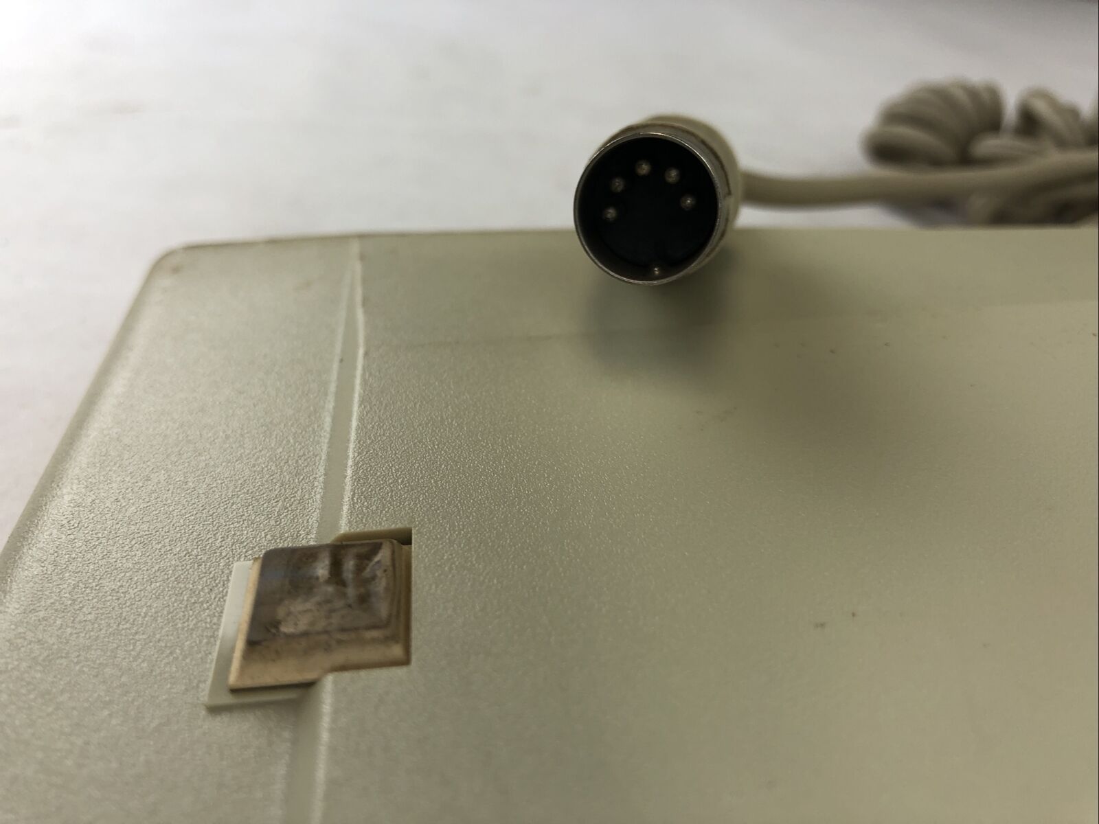 Vintage Mitsumi Electric CO Keyboard KPQ-E99YC 5 Pin