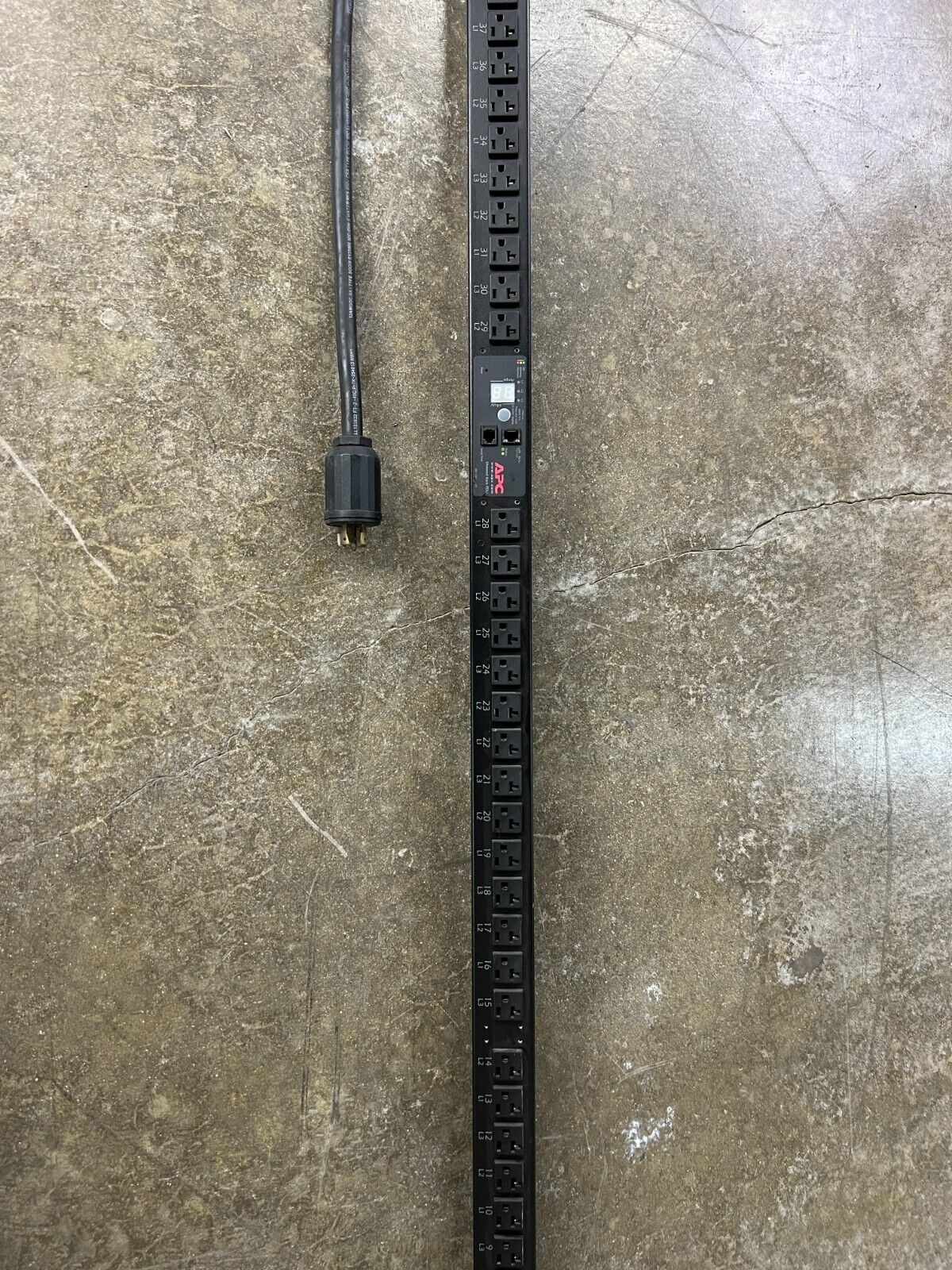 APC AP7862 Metered Server Rack PDU 120/208V 16A 42 Outlets