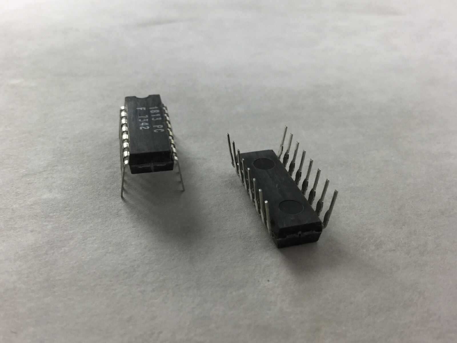 Genuine FAIRCHILD 1813 PC  F 7342 16-Pin Dip Integrated Circuit  Lot of 30