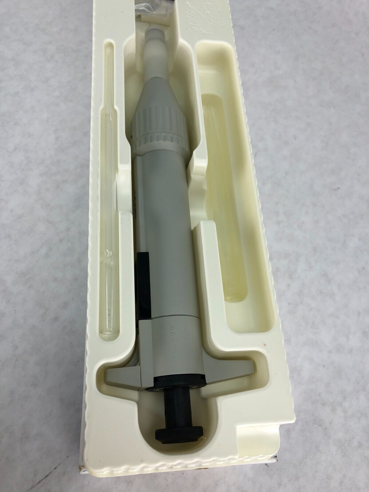 VWR 53498-660 CALIBRA .2-2 832 Model 832.02 Micropipette