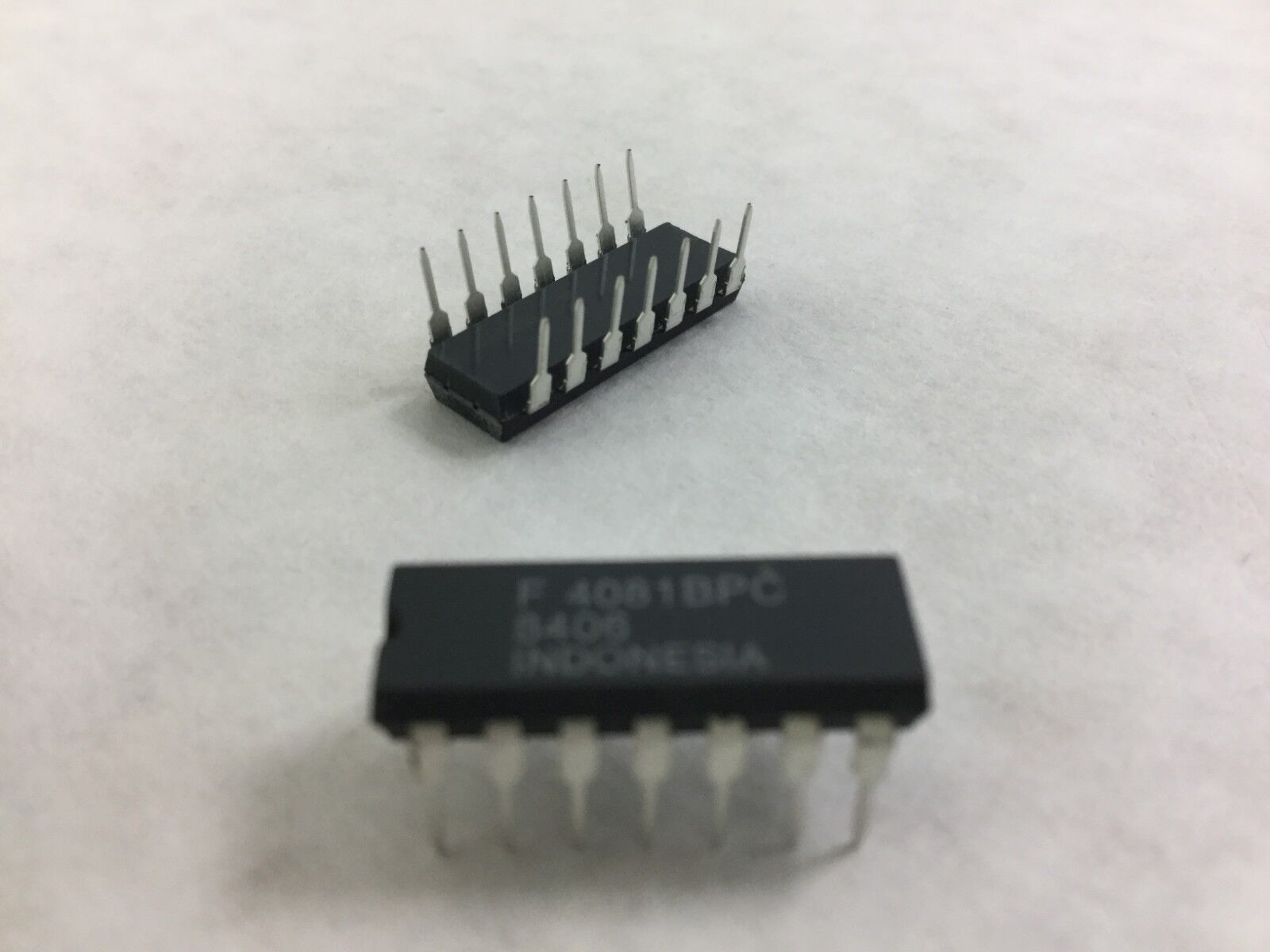 Fairchild 4081BPC  Integrated Circuit  14 Pin  Lot of 20