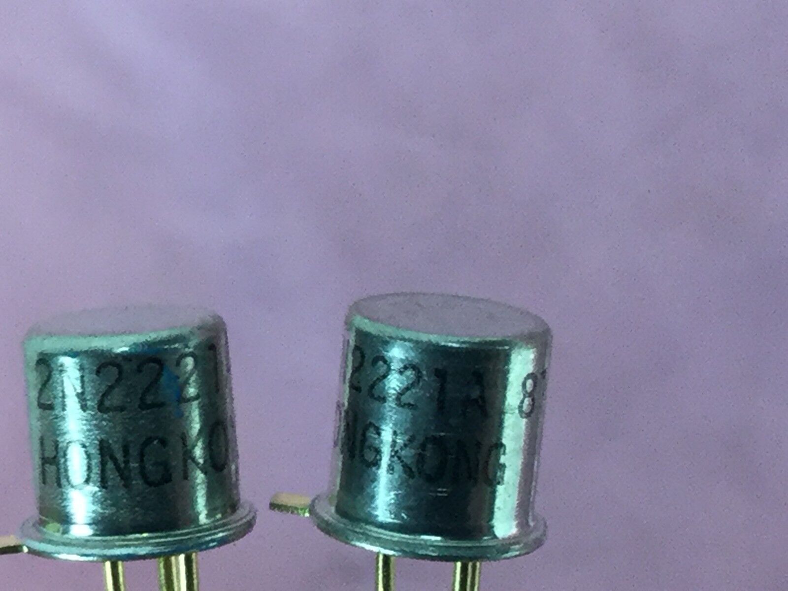 NEW Fairchild 2N2221A Bipolar Transistors - BJT, TO-18, Lot of 20