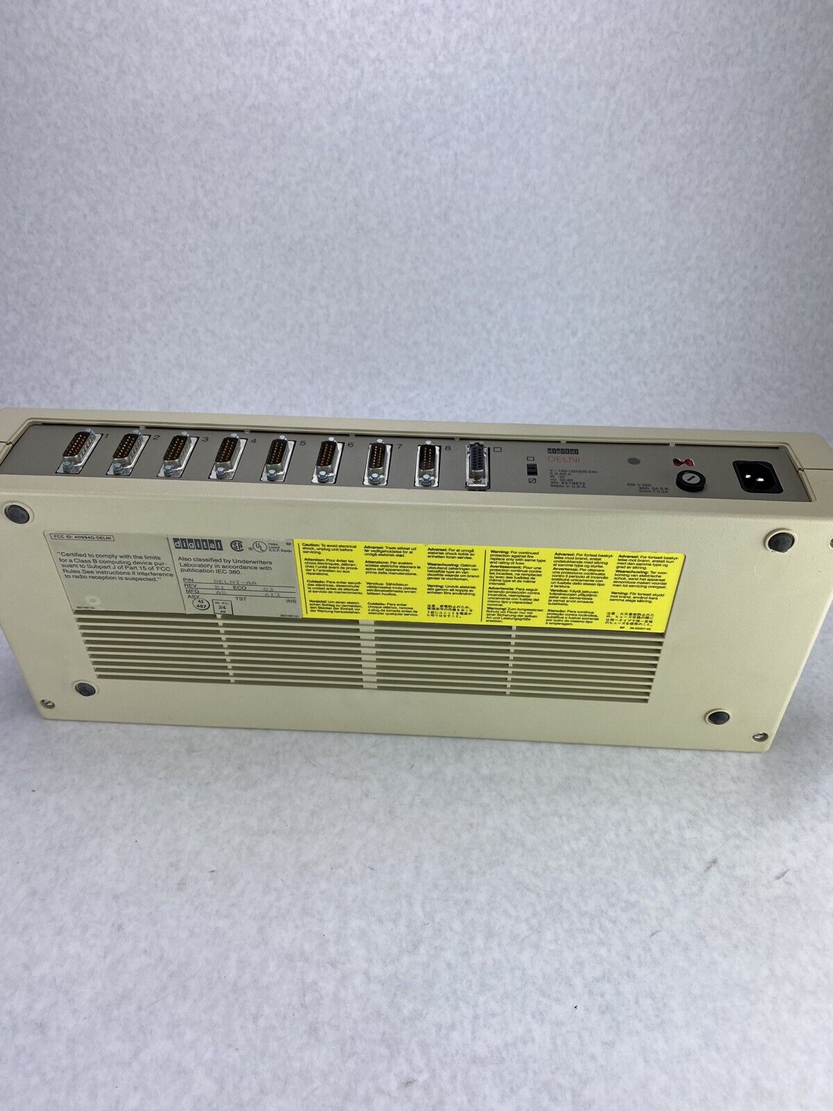 Digital DELNI-AA 8-Port Network Hub w/DECXM-M.C01 Transceiver + Misc. Cables
