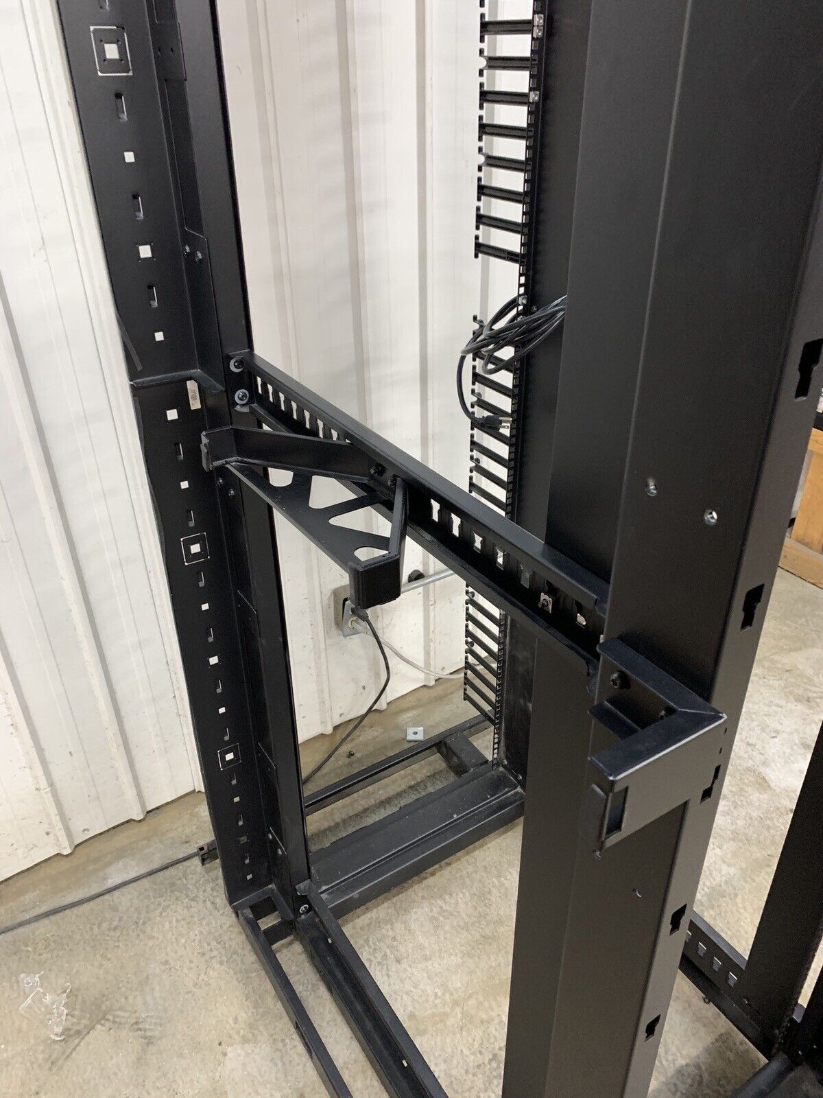 Siemen Vertipod Server Rack 45U Vp2-0AC111 Right Side No Panels