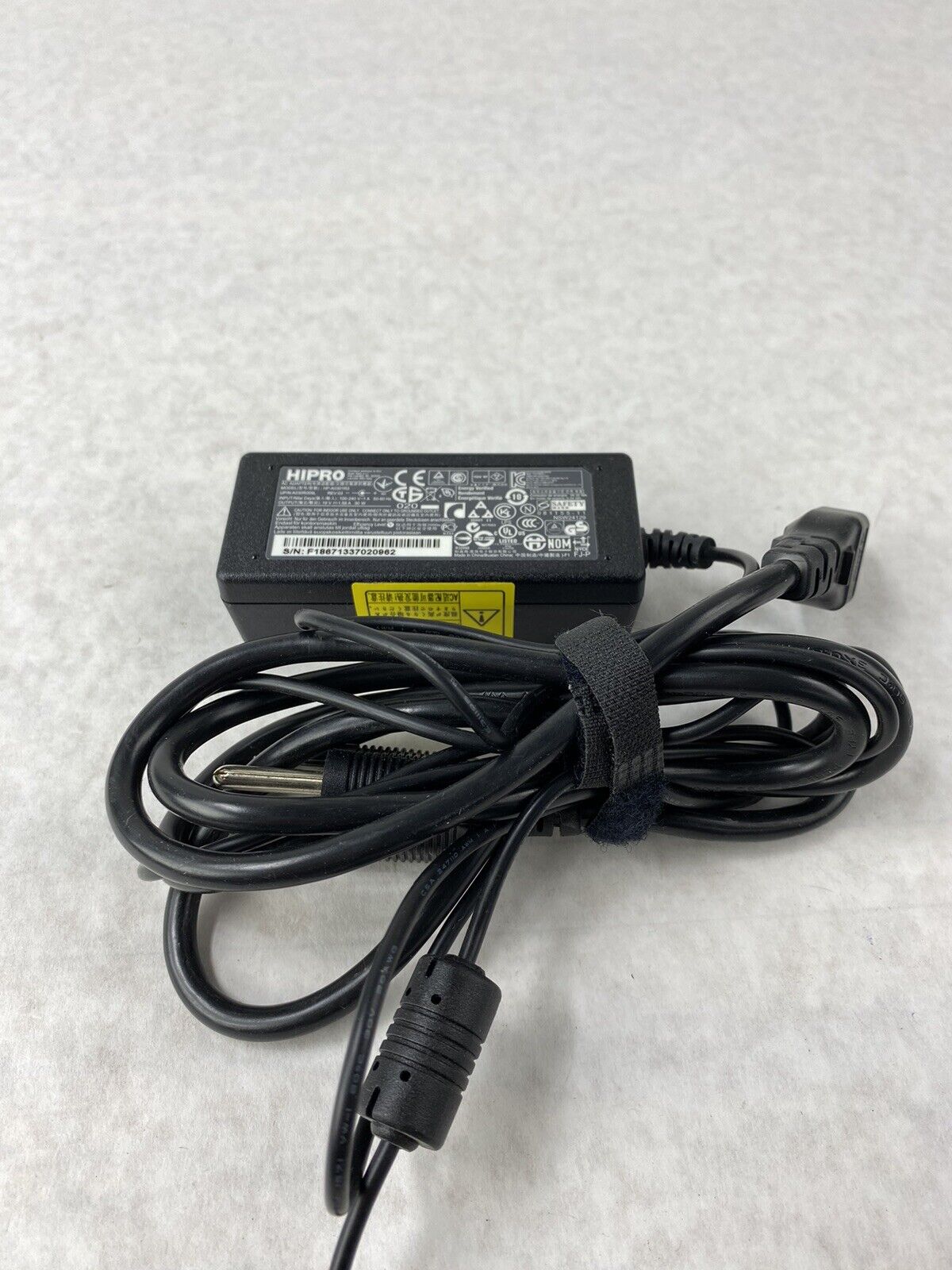 Hipro HP-A0301R3 19V 1.58A AC Adapter