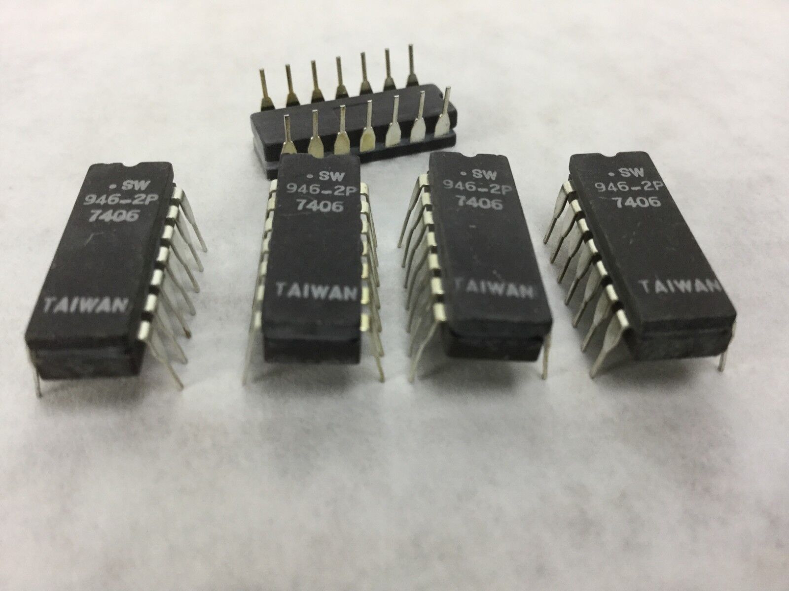 SW 946-2P STEWART WARNER   Lot of 5  14-PIN