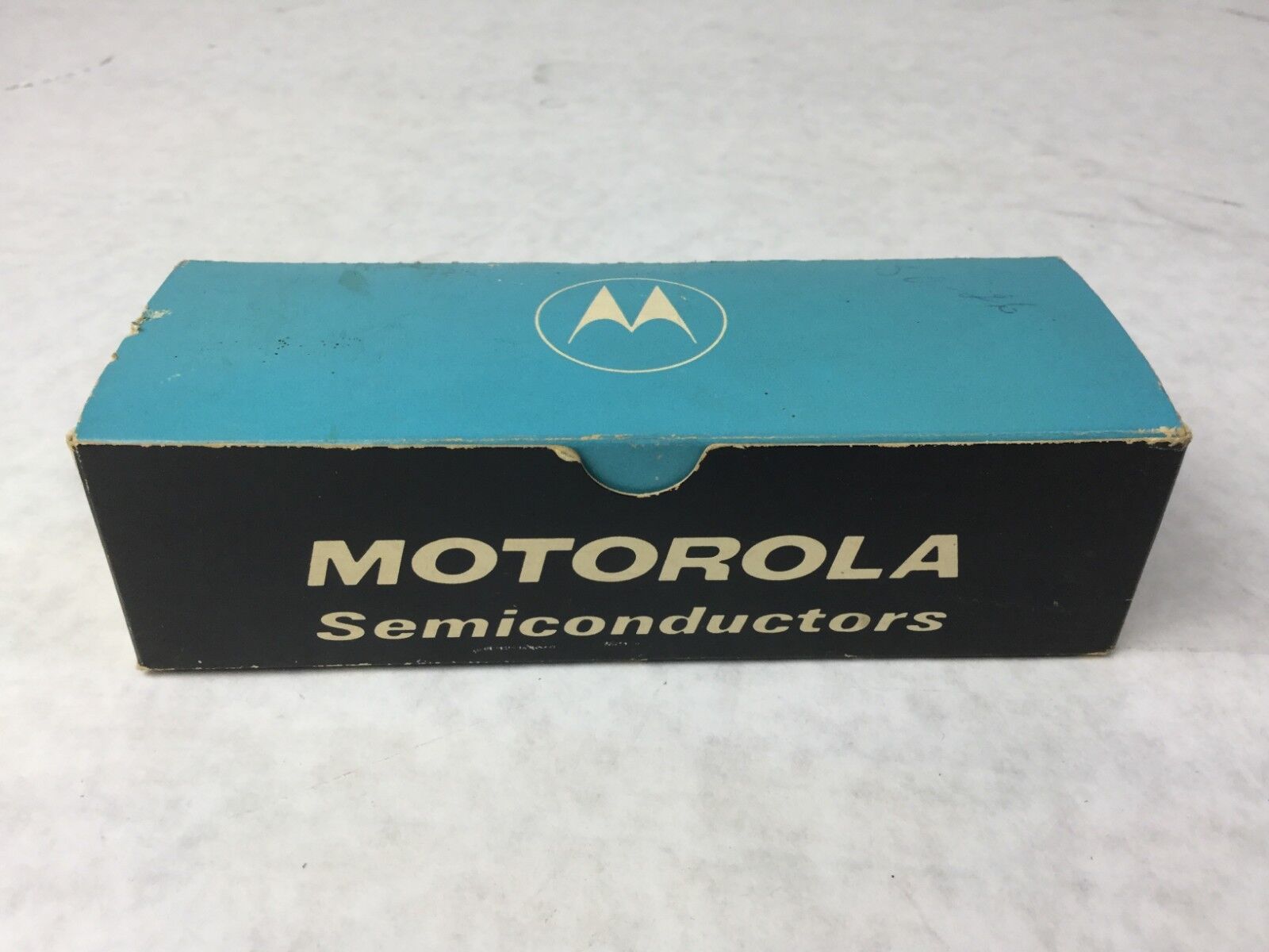 Motorola MC830P  14 Pin Dip Gold   Lot of 15