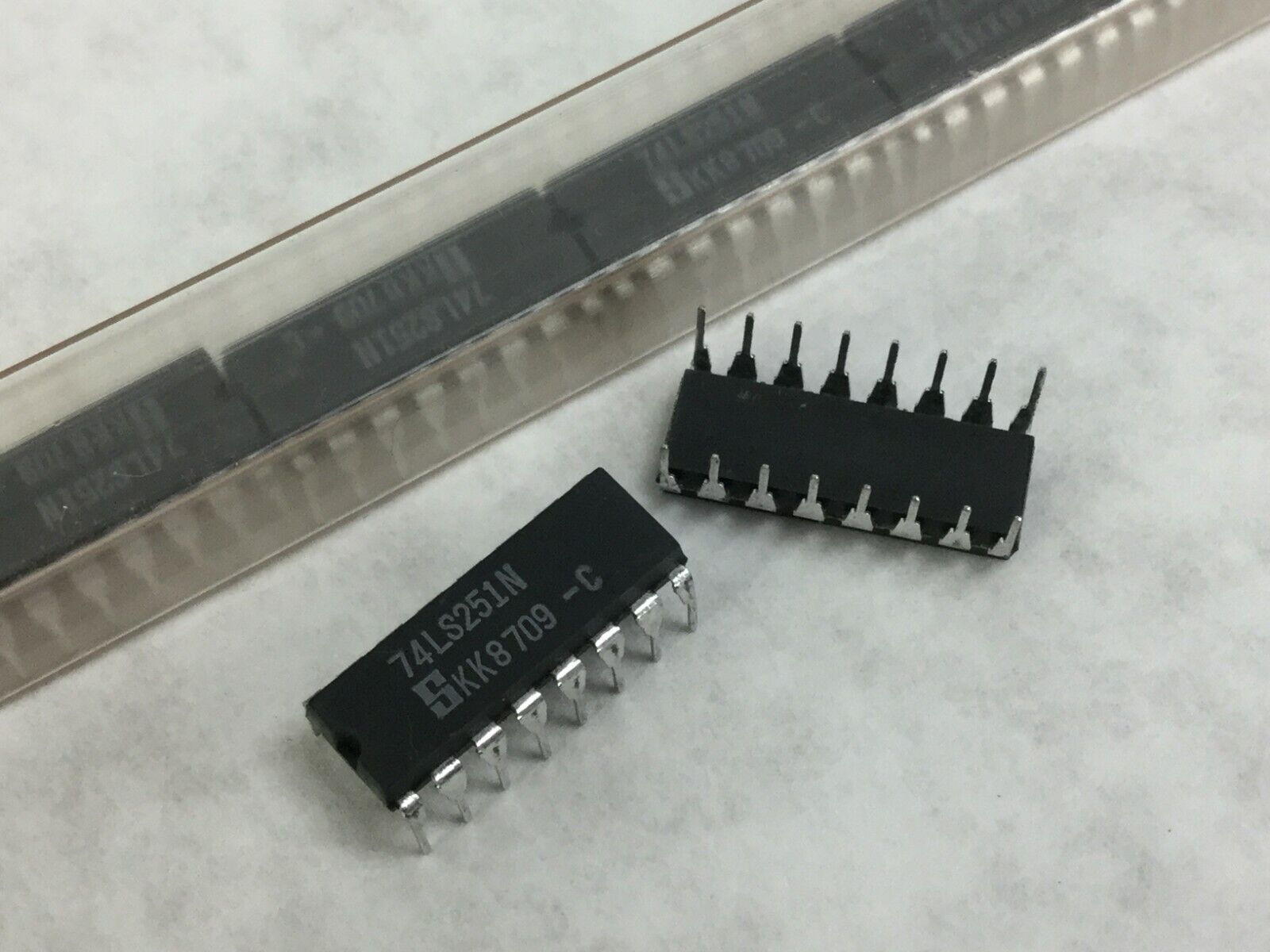 NOS Signetics 74LS251N  3-STATE 1-of-8 Line Data Selector/Multiplexer  Lot of 10