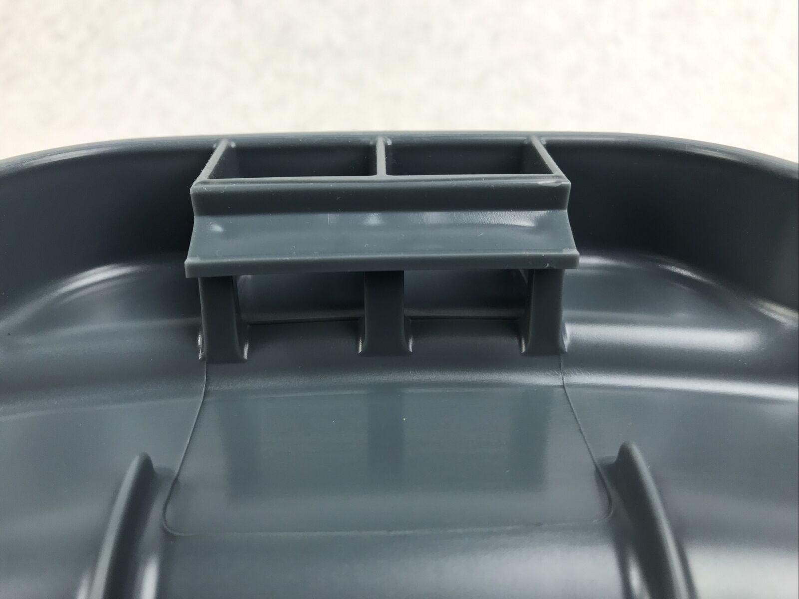 Rubbermaid 2619-60 Lid for 2620 BRUTE 20 Gal Container - Gray