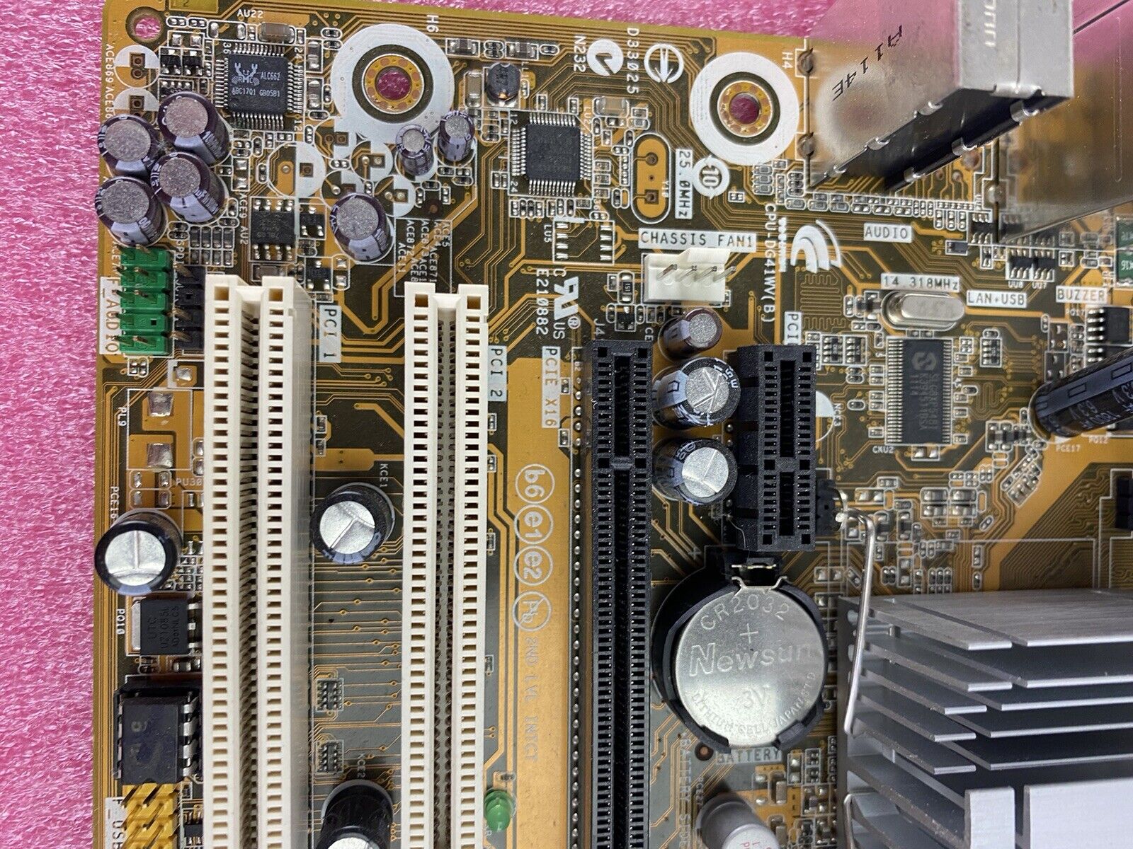 Intel DG41WV Motherboard Intel Pentium E5700 3.00GHz 2GB RAM