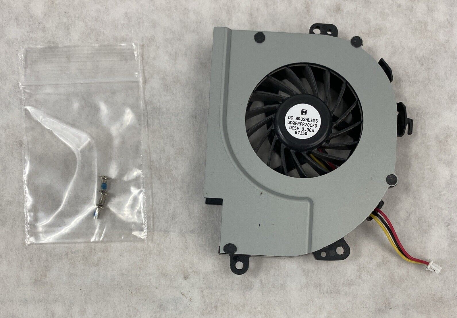 Sony 8715Q DC5V 0.3A Brushless Fan with Screws for PCG-7141L Vaio Laptop