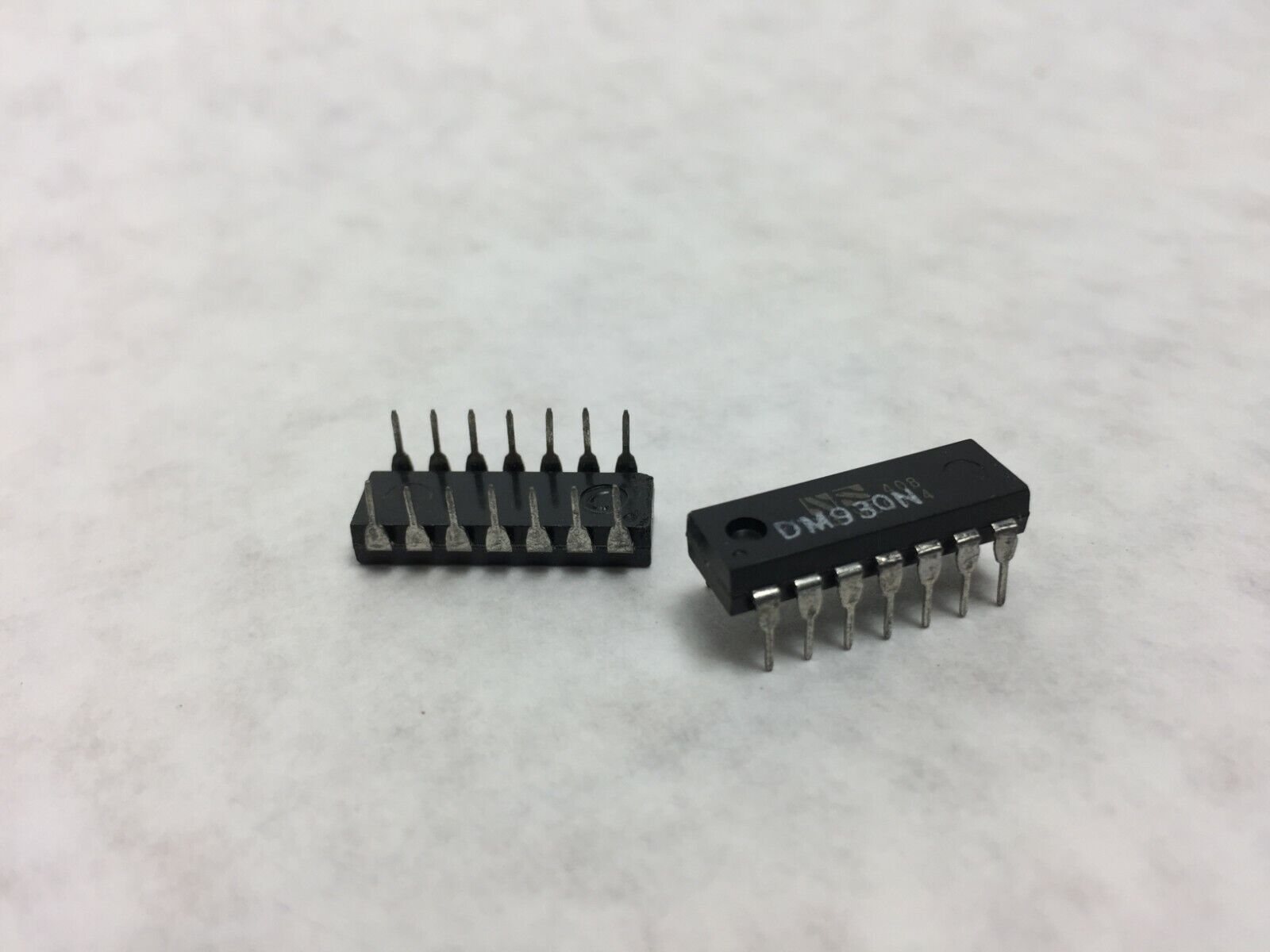 (6) DM930N Integrated Circuits  Lot of 6