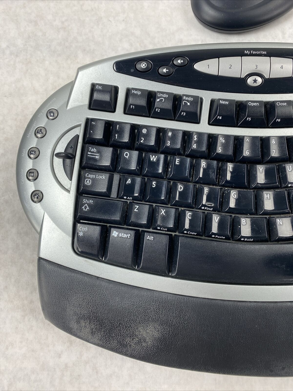 Microsoft 1045 Ergonomic Wireless Comfort Keyboard 1.0A + 1025 Mouse