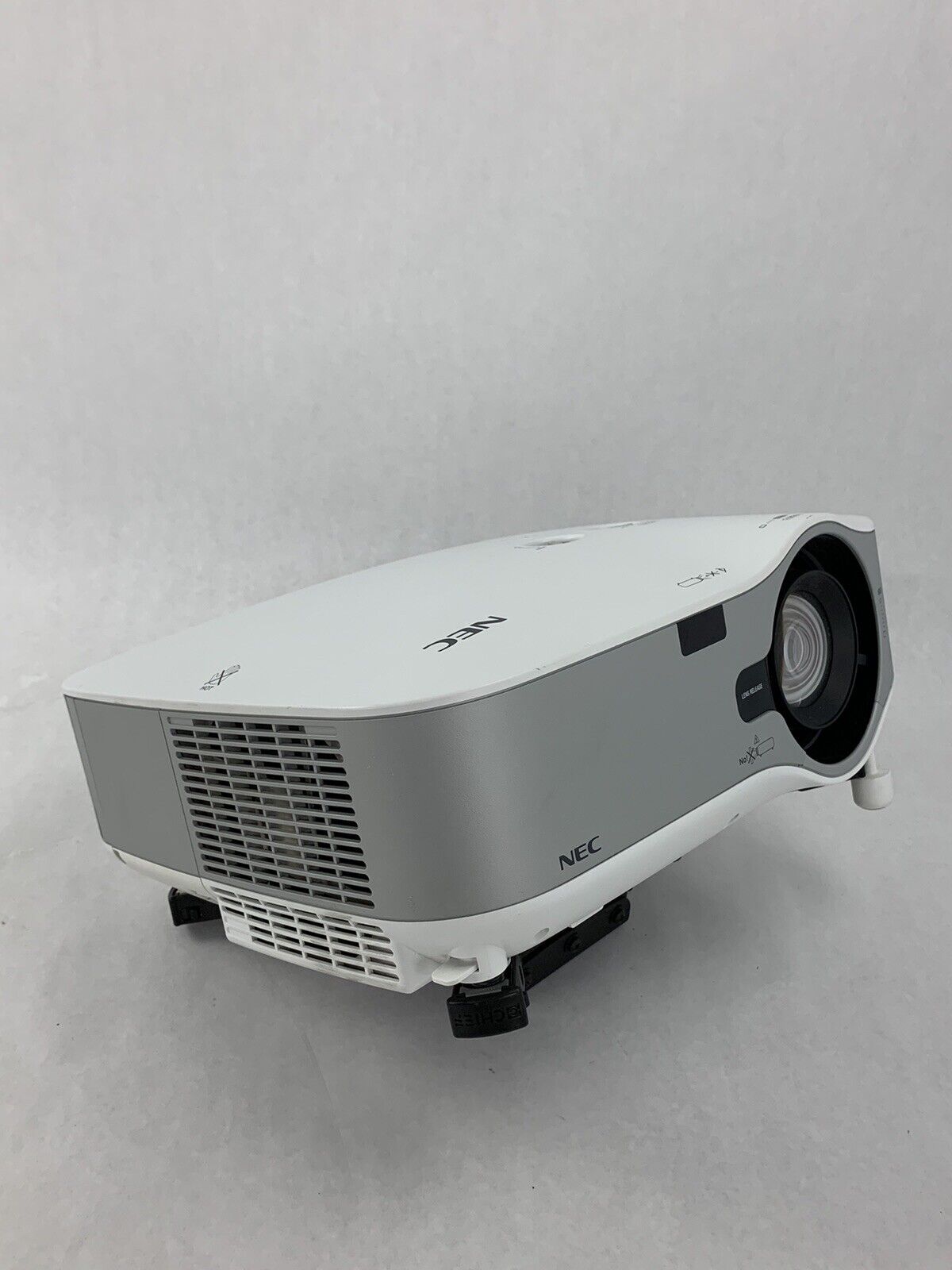 NEC NP1250 3700 Lumen Projector Design and Chief Ceiling Mount 80 Lamp Hours