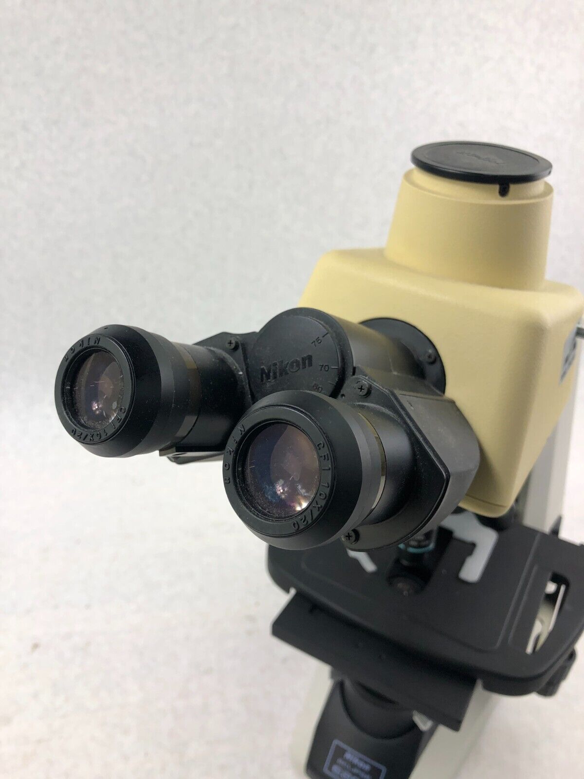 Nikon Eclipse E200 Lab Microscope with 3 Objectives 4X 20X 40X