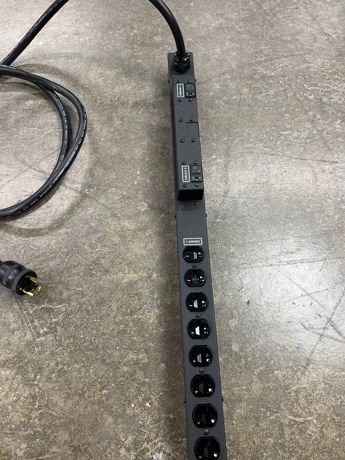 Geist XPBM240-103D20TL5 Smart PDU NEMA 5-20R Plug 30A 120V 24 Outlets
