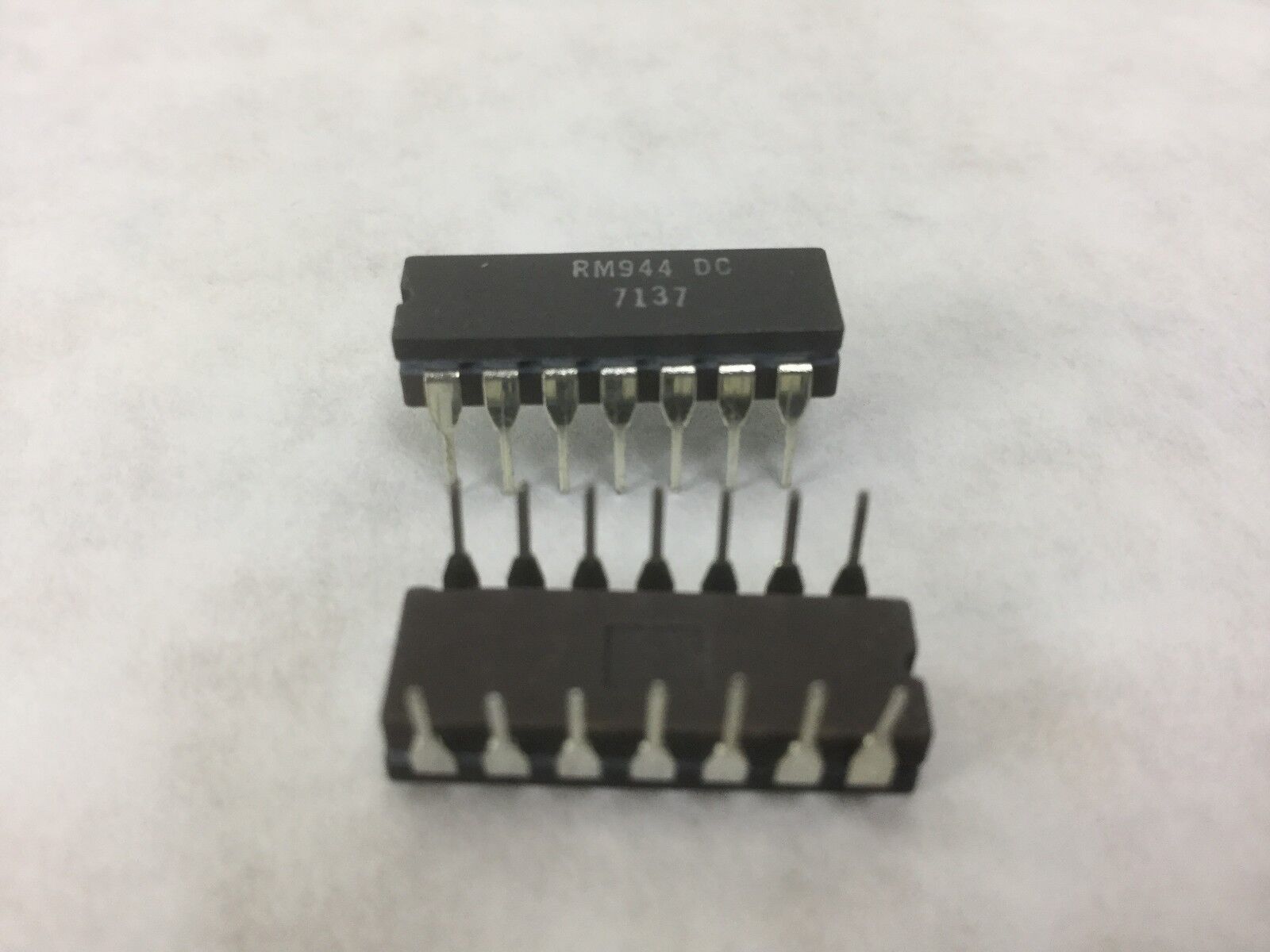RM944 DC Integrated Circuit  14 Pin  Lot of 15