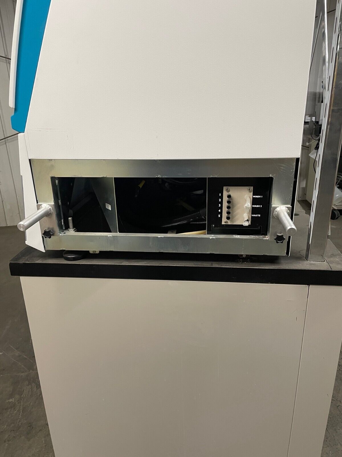 Gyros AB Gyrolab Immunoassays Laboratory Analysis System, GW10080, 2009
