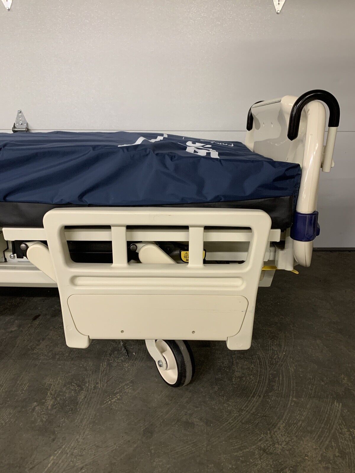 Stryker Epic Bed 2030 Critical Care Hospital Bed Comfort Gel Mattress For Parts